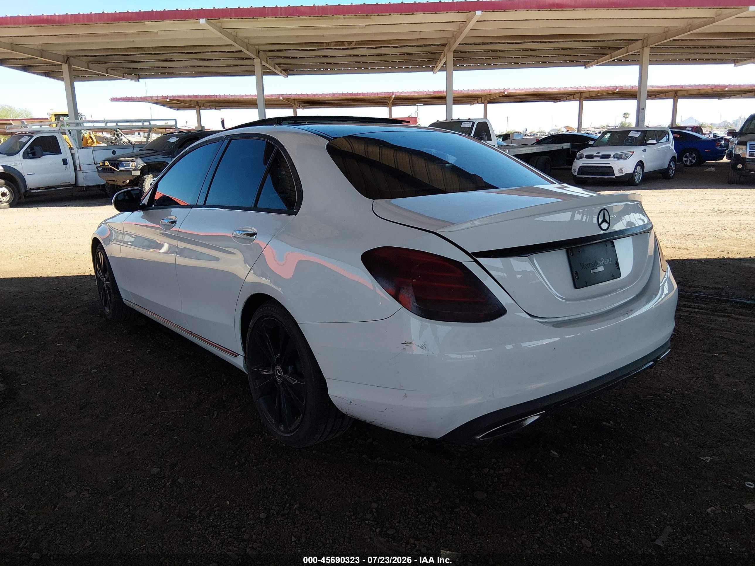 2017 Mercedes-benz C 300   White vin: 55SWF4JB3HU211608