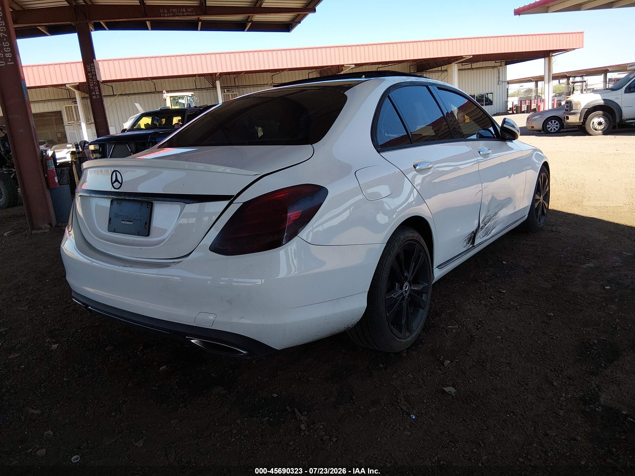2017 Mercedes-benz C 300   White vin: 55SWF4JB3HU211608