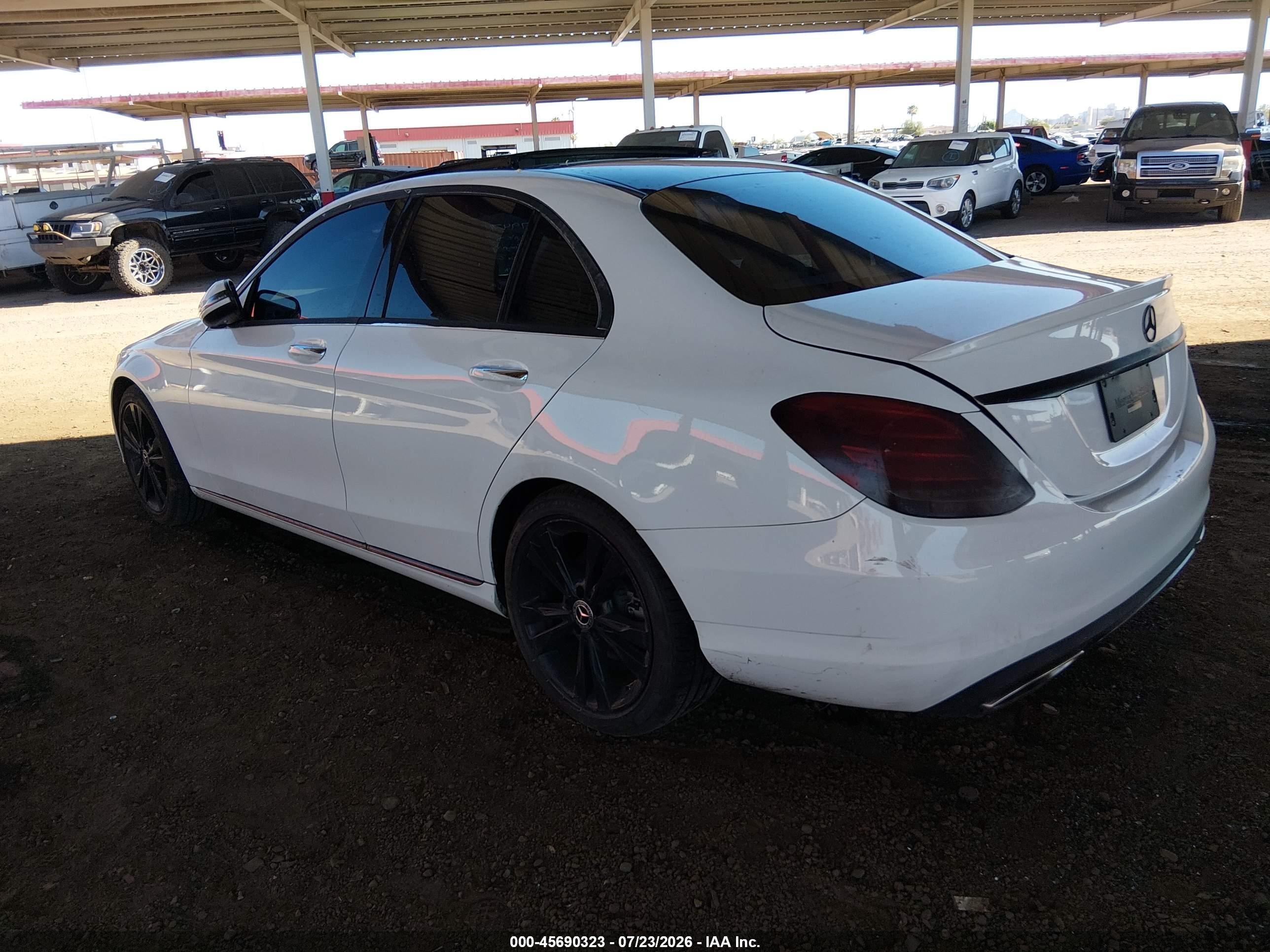 2017 Mercedes-benz C 300   White vin: 55SWF4JB3HU211608
