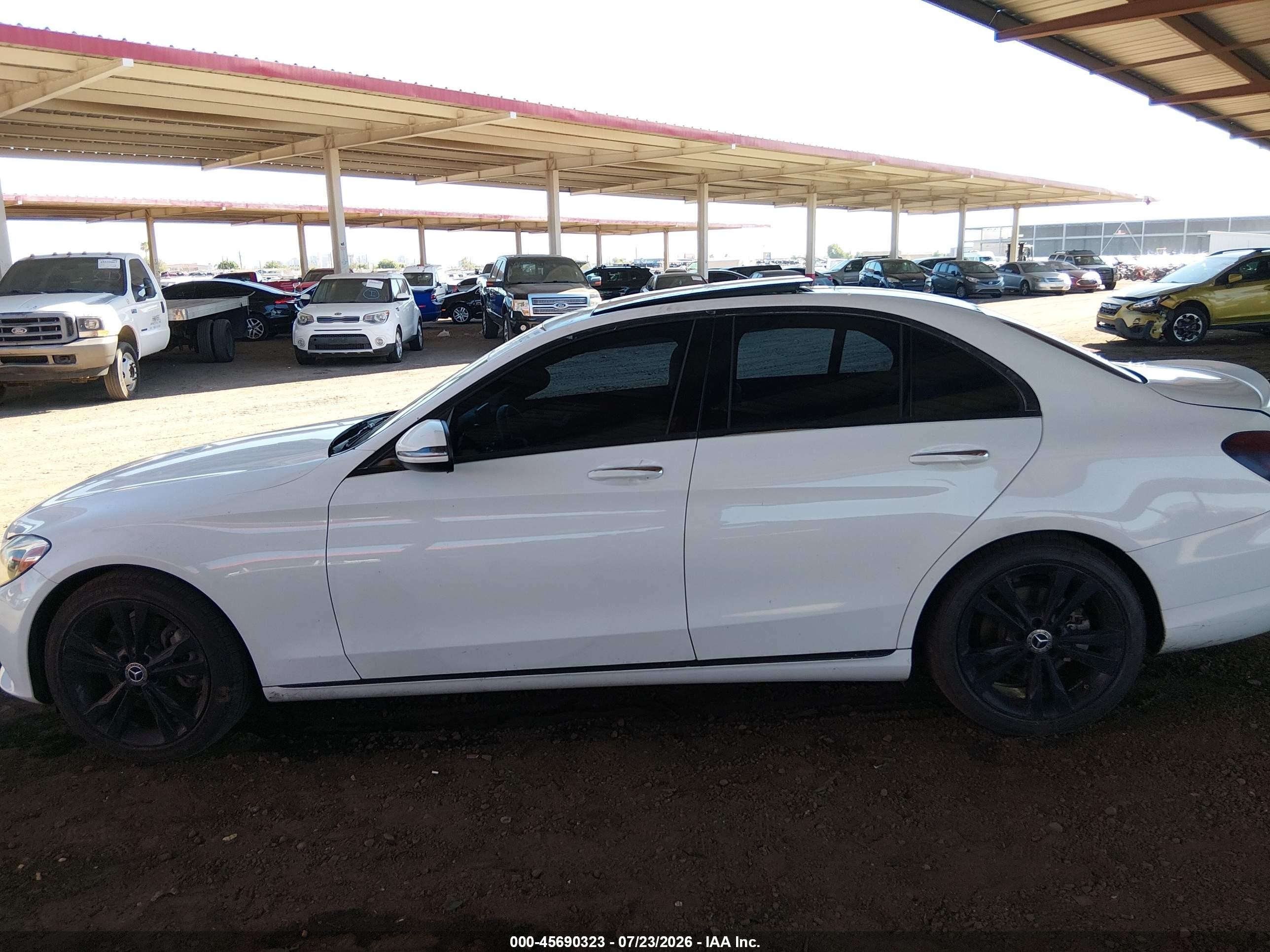 2017 Mercedes-benz C 300   White vin: 55SWF4JB3HU211608