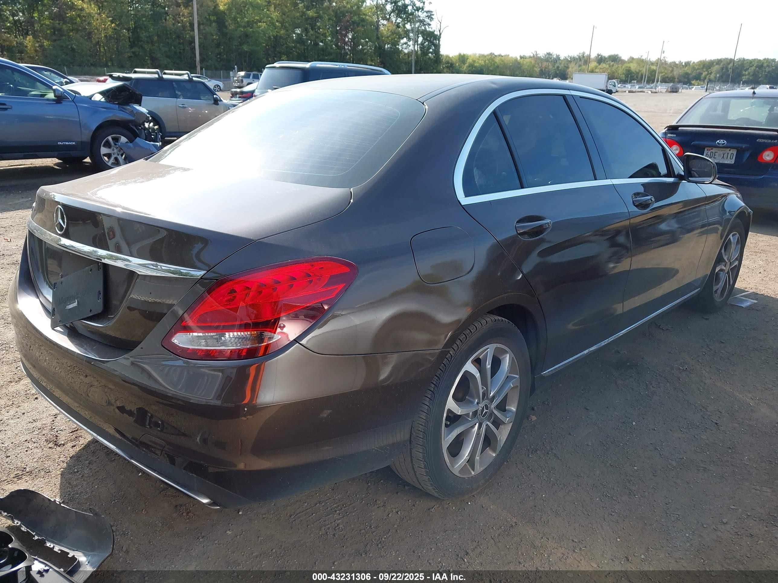 2018 Mercedes-benz C 300   Champagne vin: 55SWF4JB3JU219617