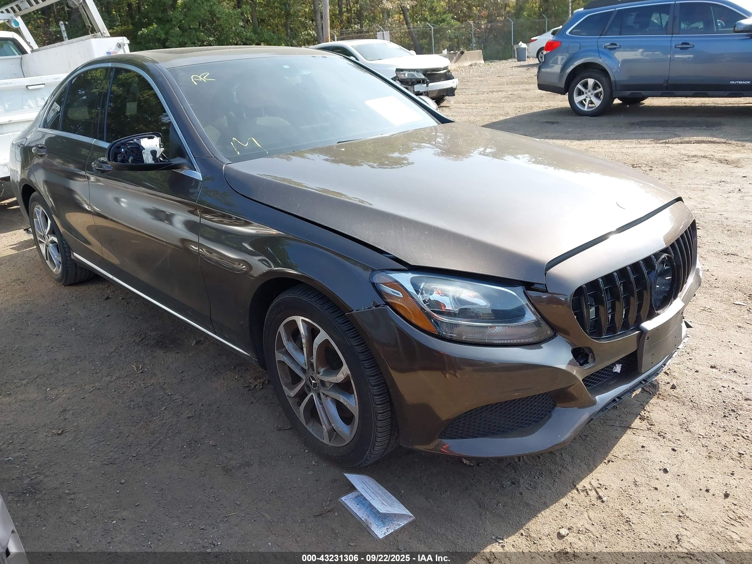 2018 Mercedes-benz C 300   Champagne vin: 55SWF4JB3JU219617