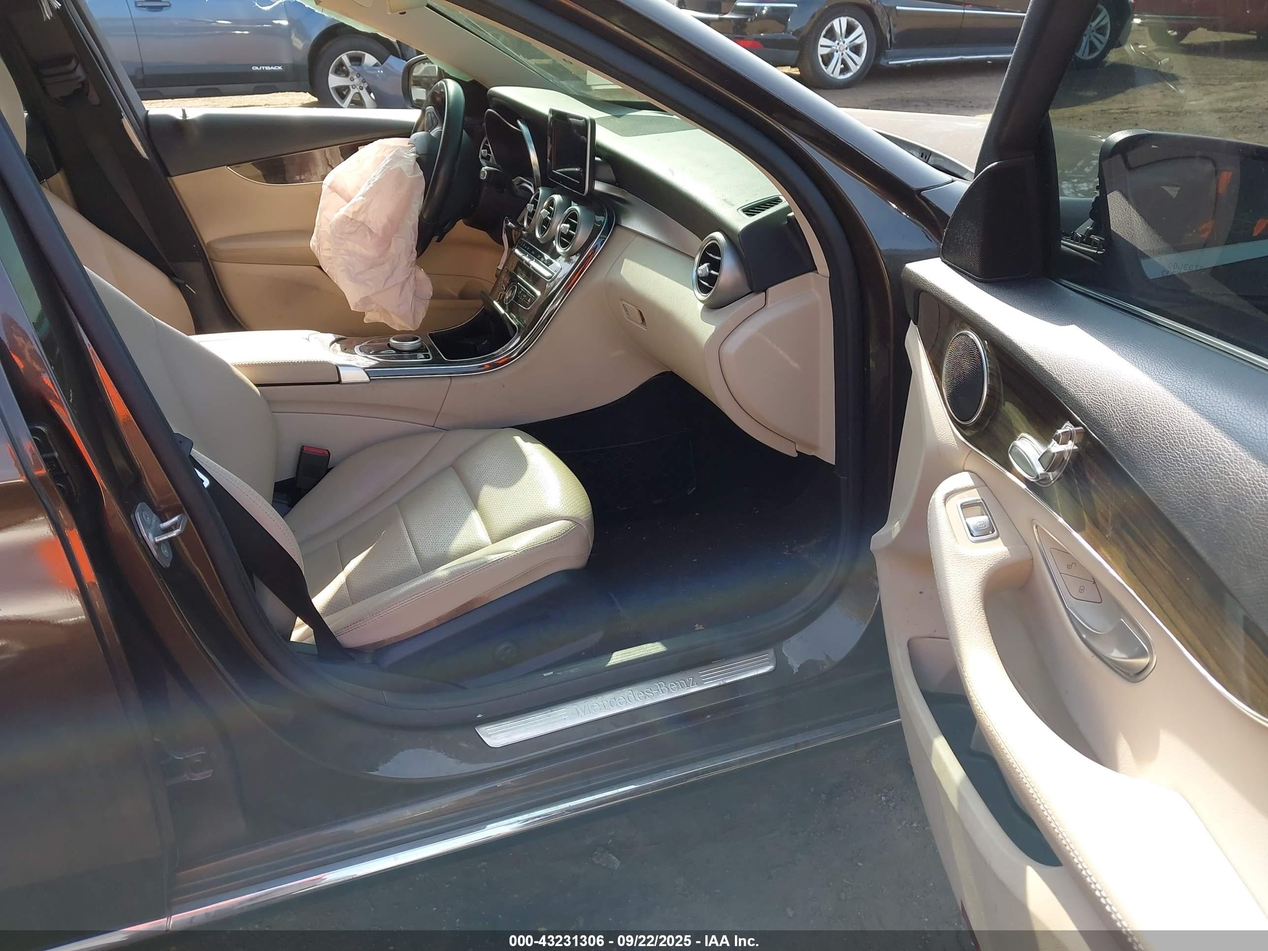 2018 Mercedes-benz C 300   Champagne vin: 55SWF4JB3JU219617