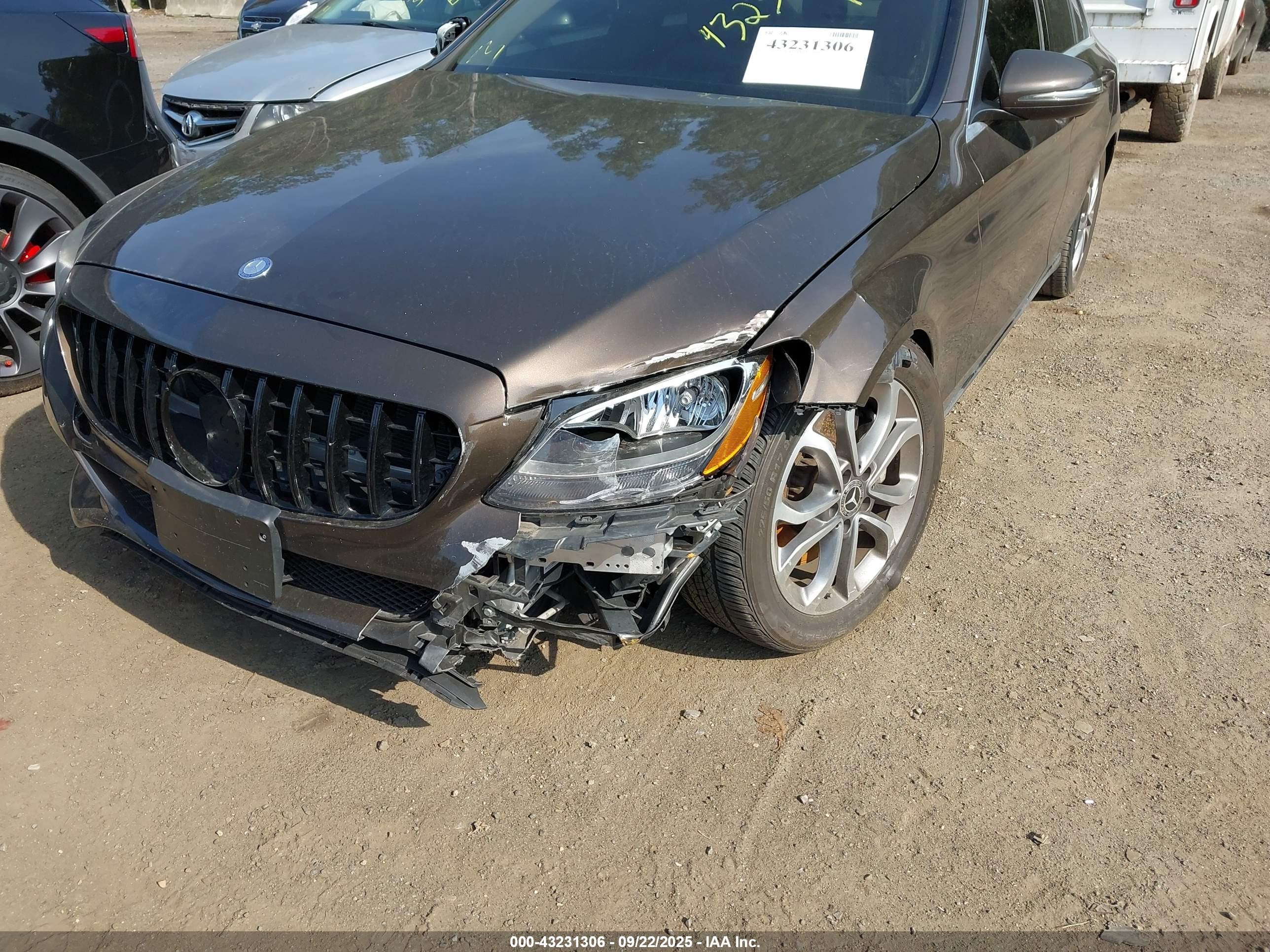 2018 Mercedes-benz C 300   Champagne vin: 55SWF4JB3JU219617