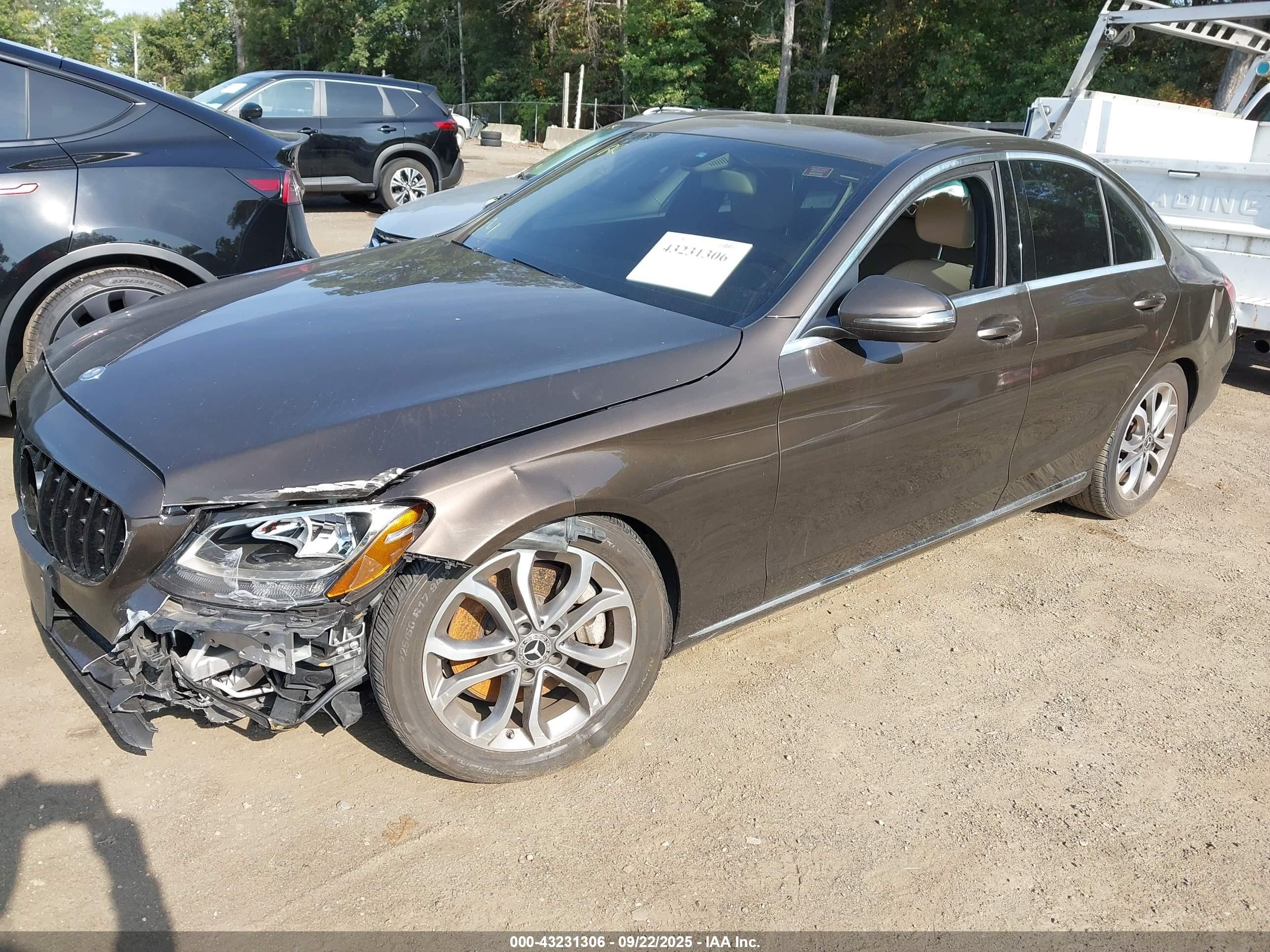 2018 Mercedes-benz C 300   Champagne vin: 55SWF4JB3JU219617