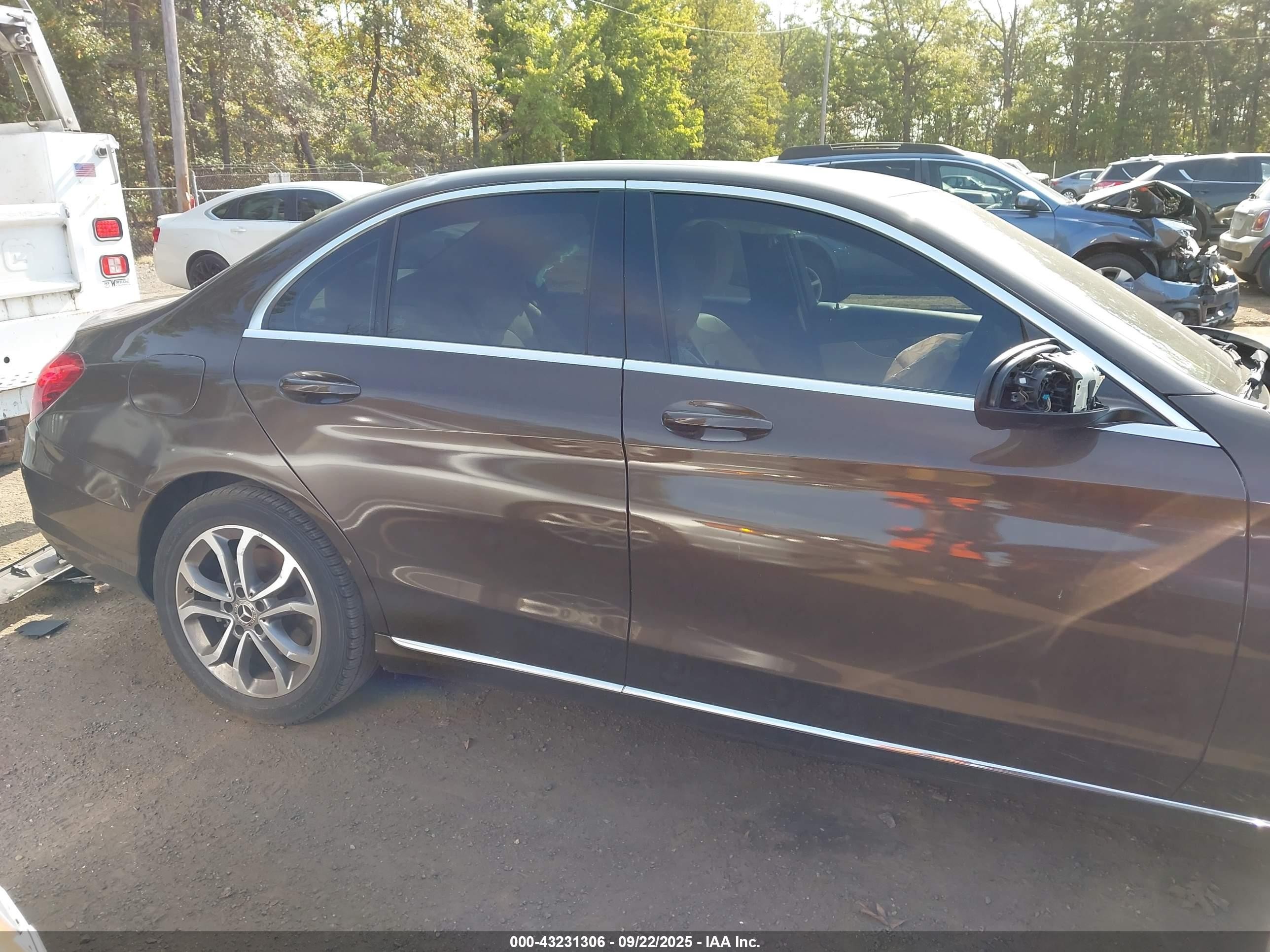 2018 Mercedes-benz C 300   Champagne vin: 55SWF4JB3JU219617