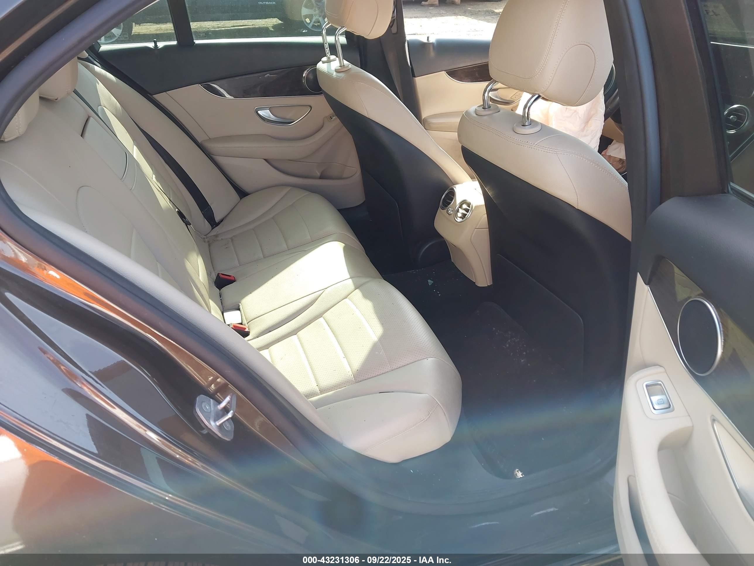 2018 Mercedes-benz C 300   Champagne vin: 55SWF4JB3JU219617