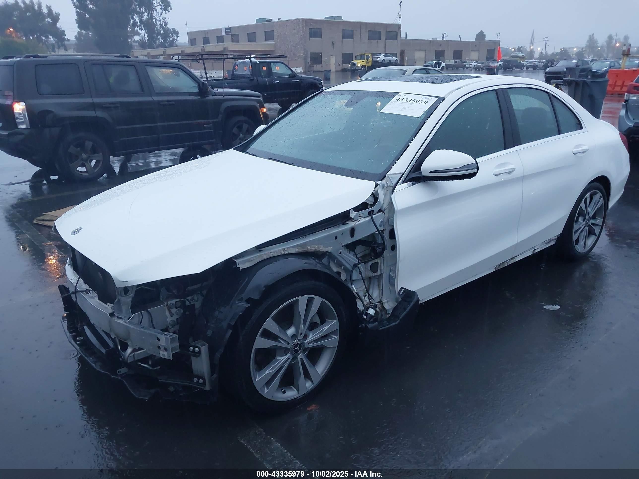 2018 Mercedes-benz C 300 Белый vin: 55SWF4JB3JU269739