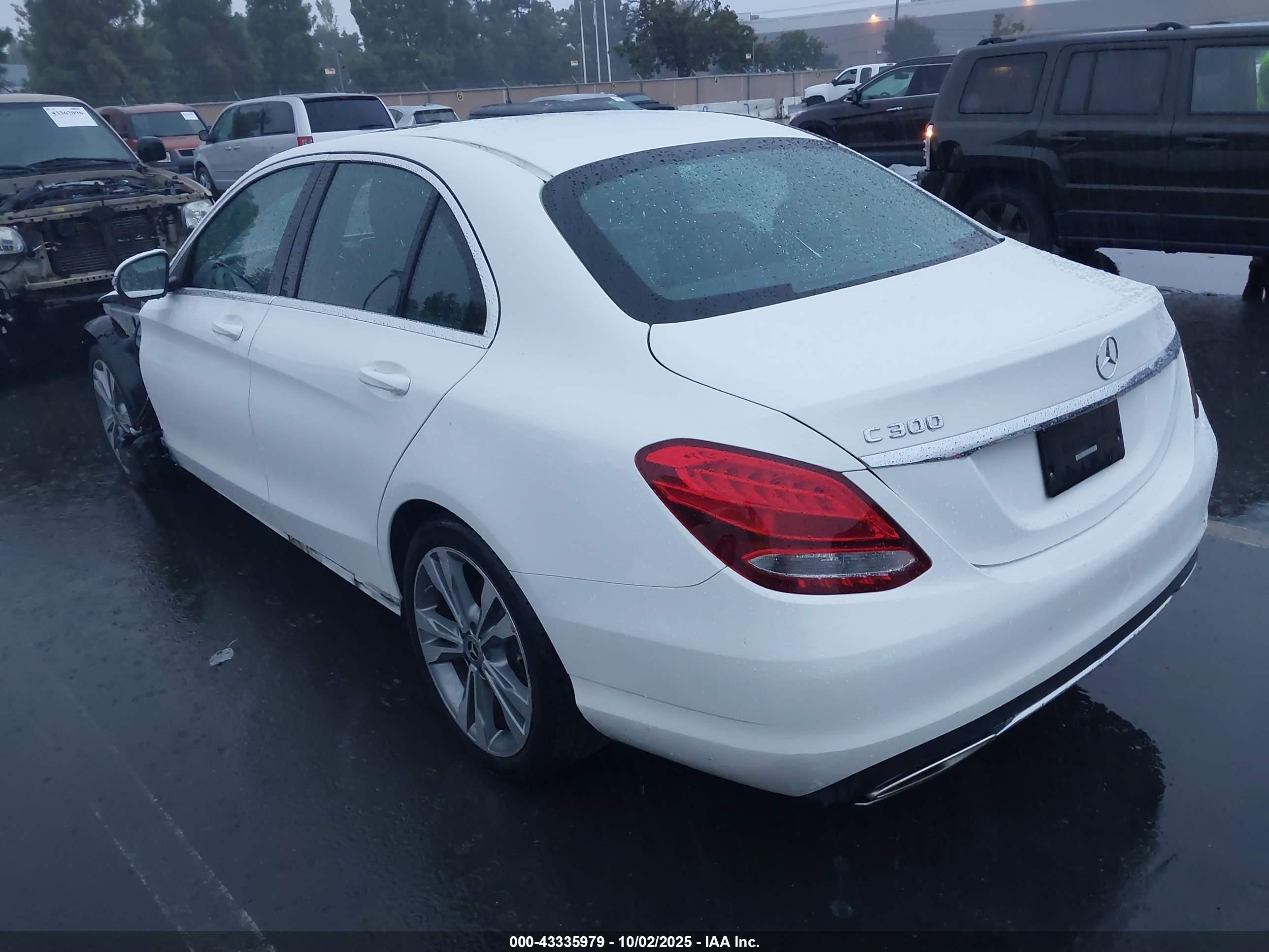 2018 Mercedes-benz C 300 Белый vin: 55SWF4JB3JU269739