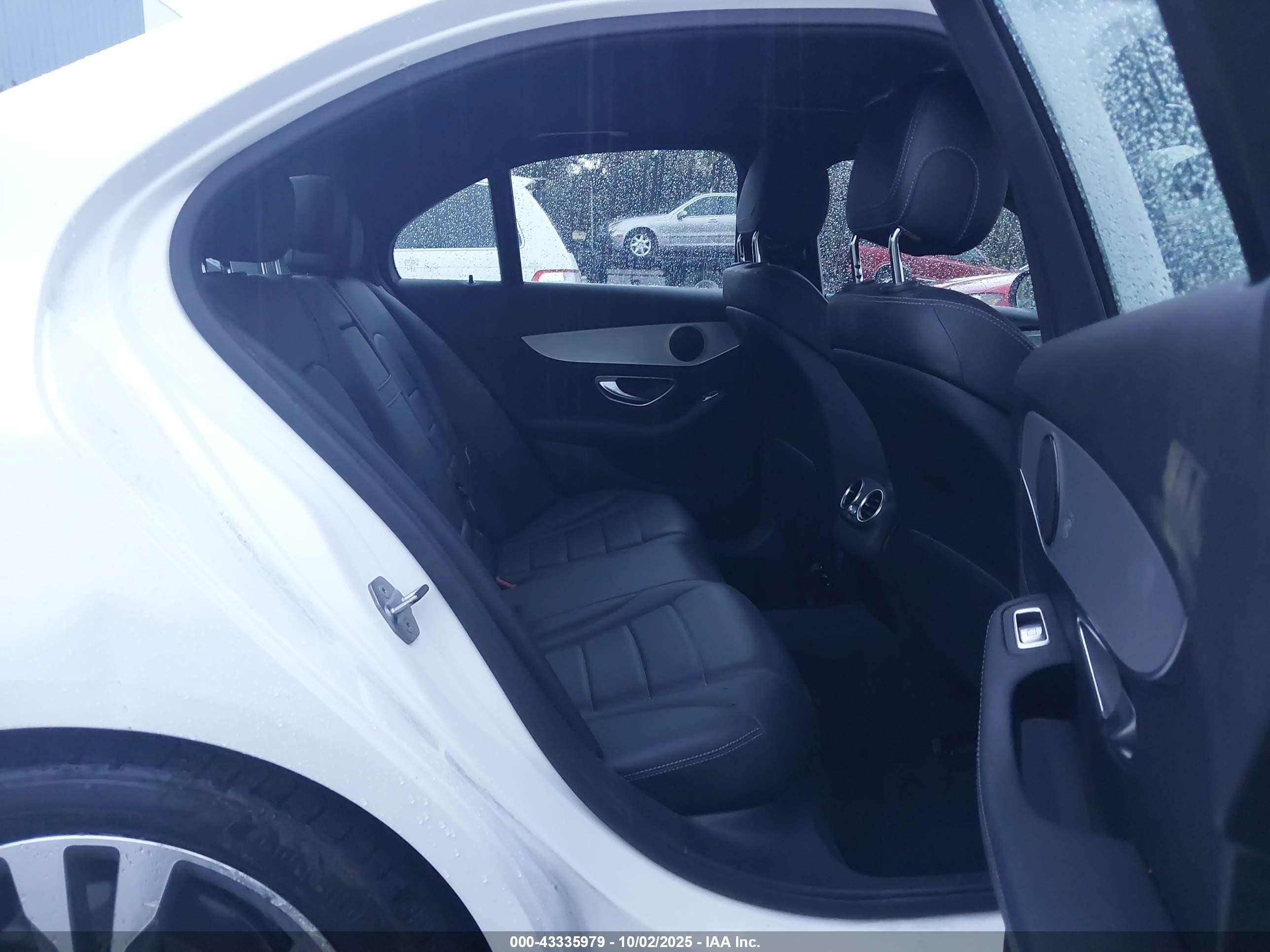 2018 Mercedes-benz C 300 Белый vin: 55SWF4JB3JU269739