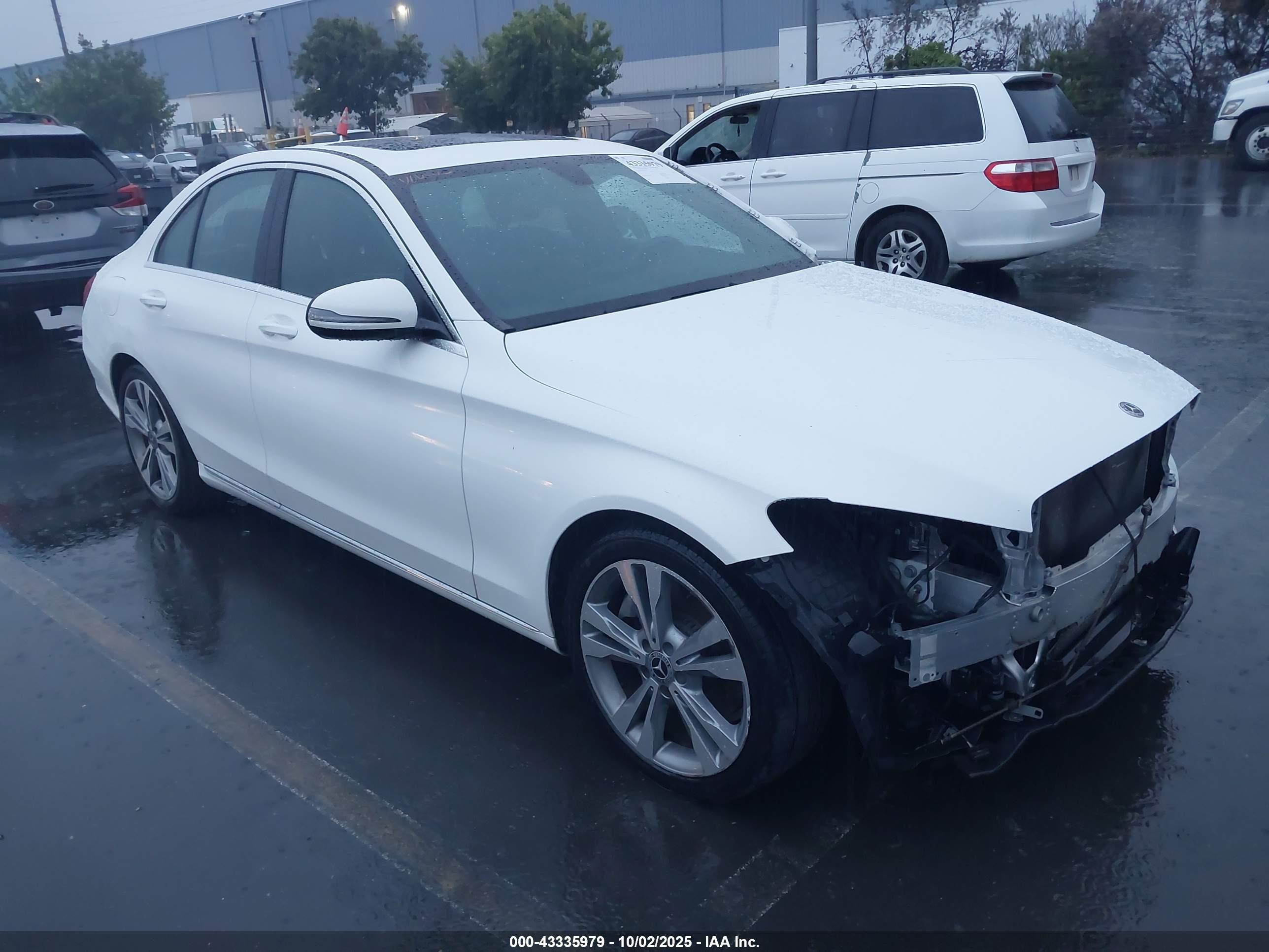 2018 Mercedes-benz C 300 Белый vin: 55SWF4JB3JU269739