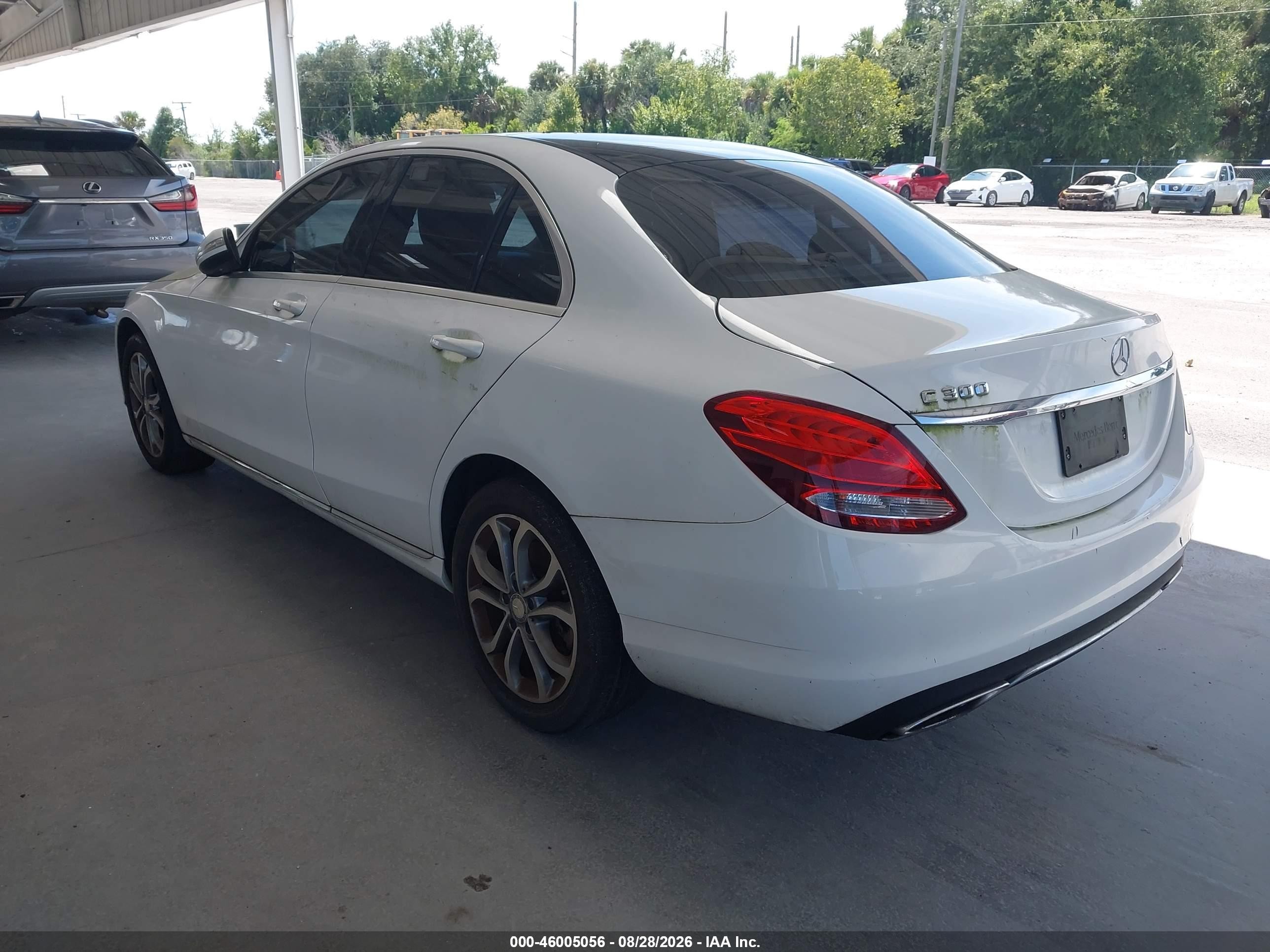 2015 Mercedes-benz C 300   Белый vin: 55SWF4JB4FU046634