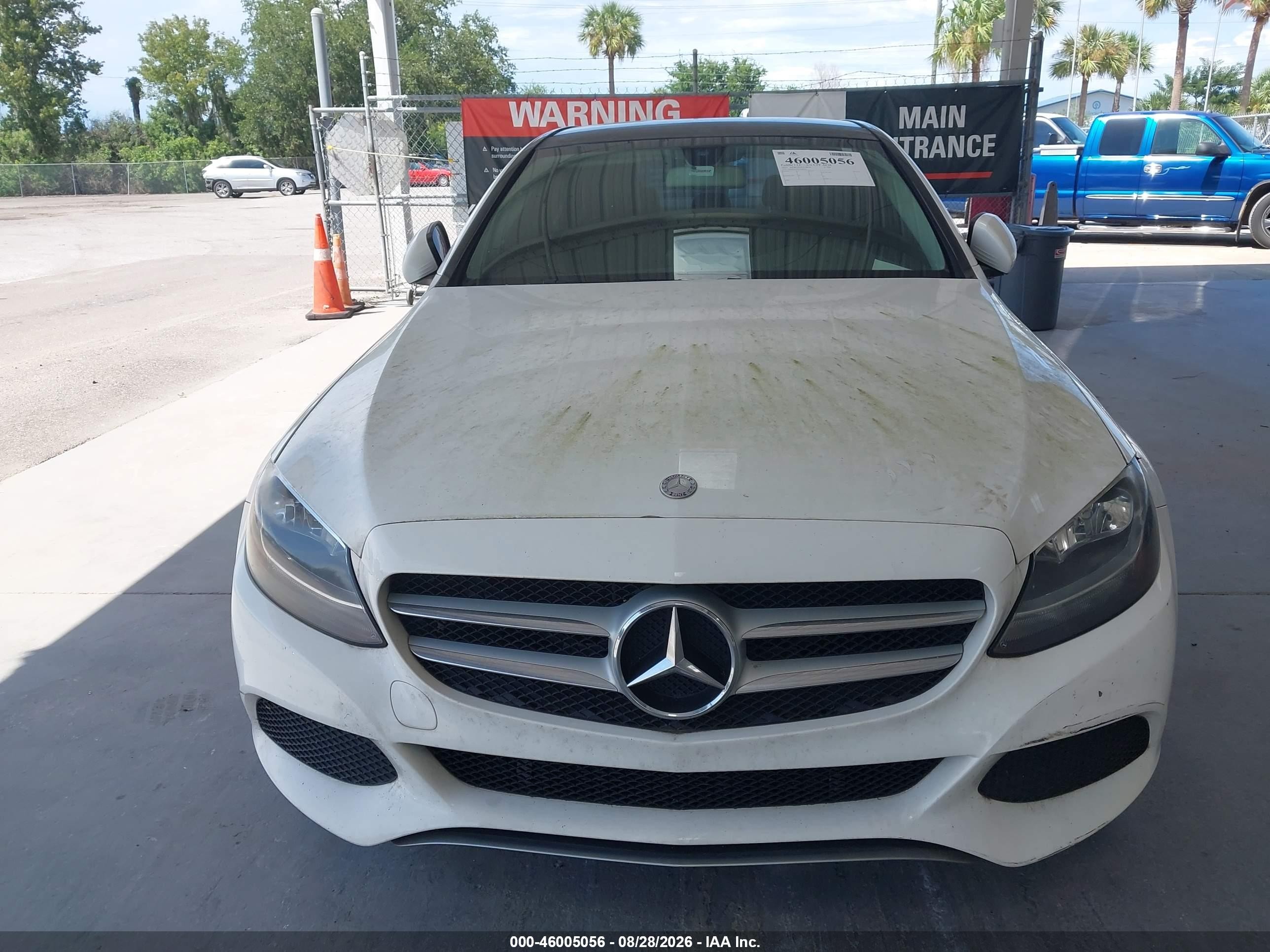 2015 Mercedes-benz C 300   Белый vin: 55SWF4JB4FU046634