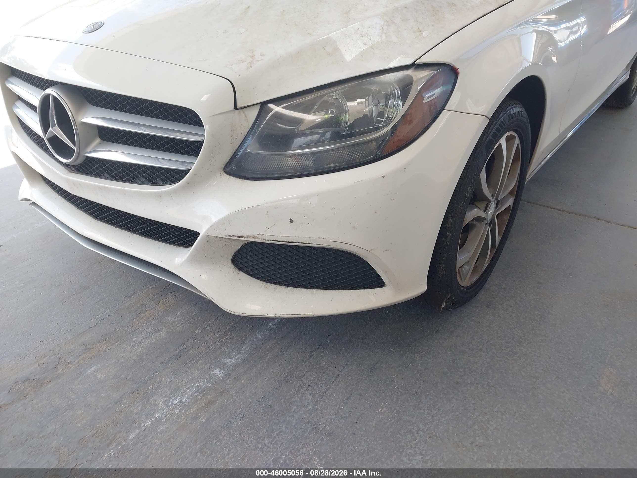 2015 Mercedes-benz C 300   Белый vin: 55SWF4JB4FU046634