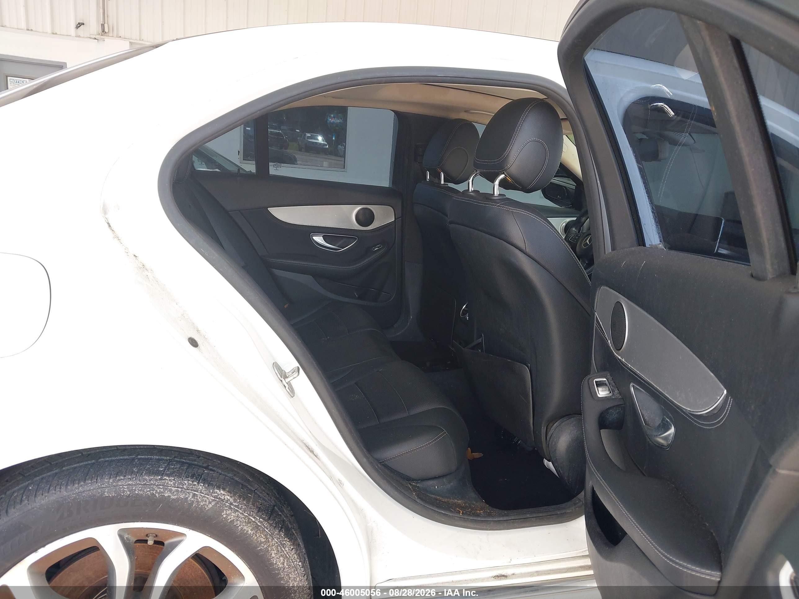 2015 Mercedes-benz C 300   Белый vin: 55SWF4JB4FU046634