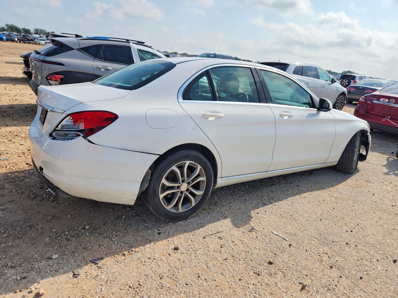 2015 Mercedes-benz C 300 White vin: 55SWF4JB4FU051767