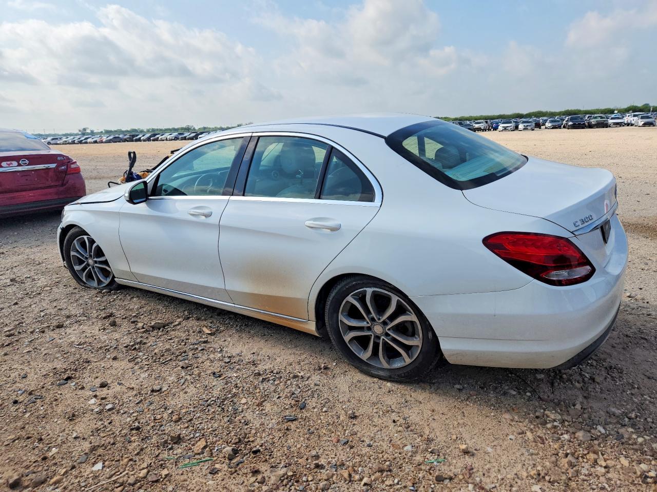 2015 Mercedes-benz C 300 White vin: 55SWF4JB4FU051767