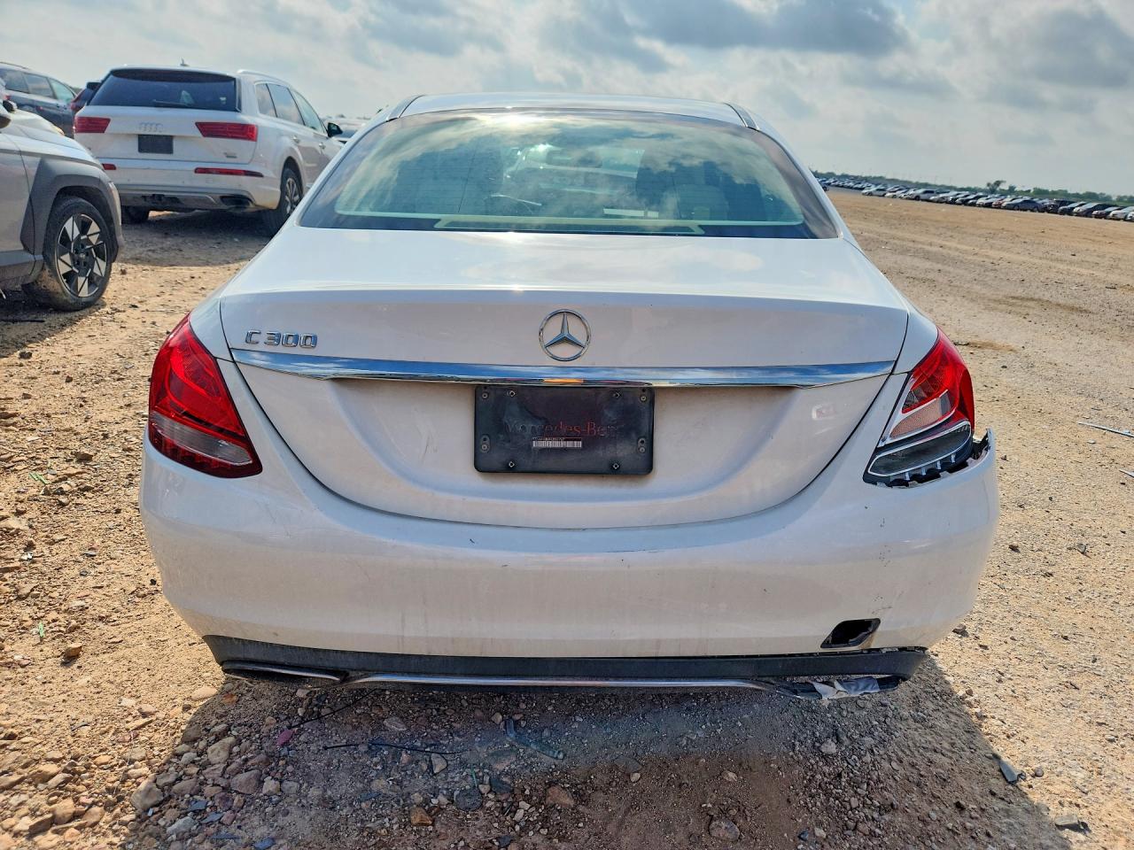2015 Mercedes-benz C 300 White vin: 55SWF4JB4FU051767