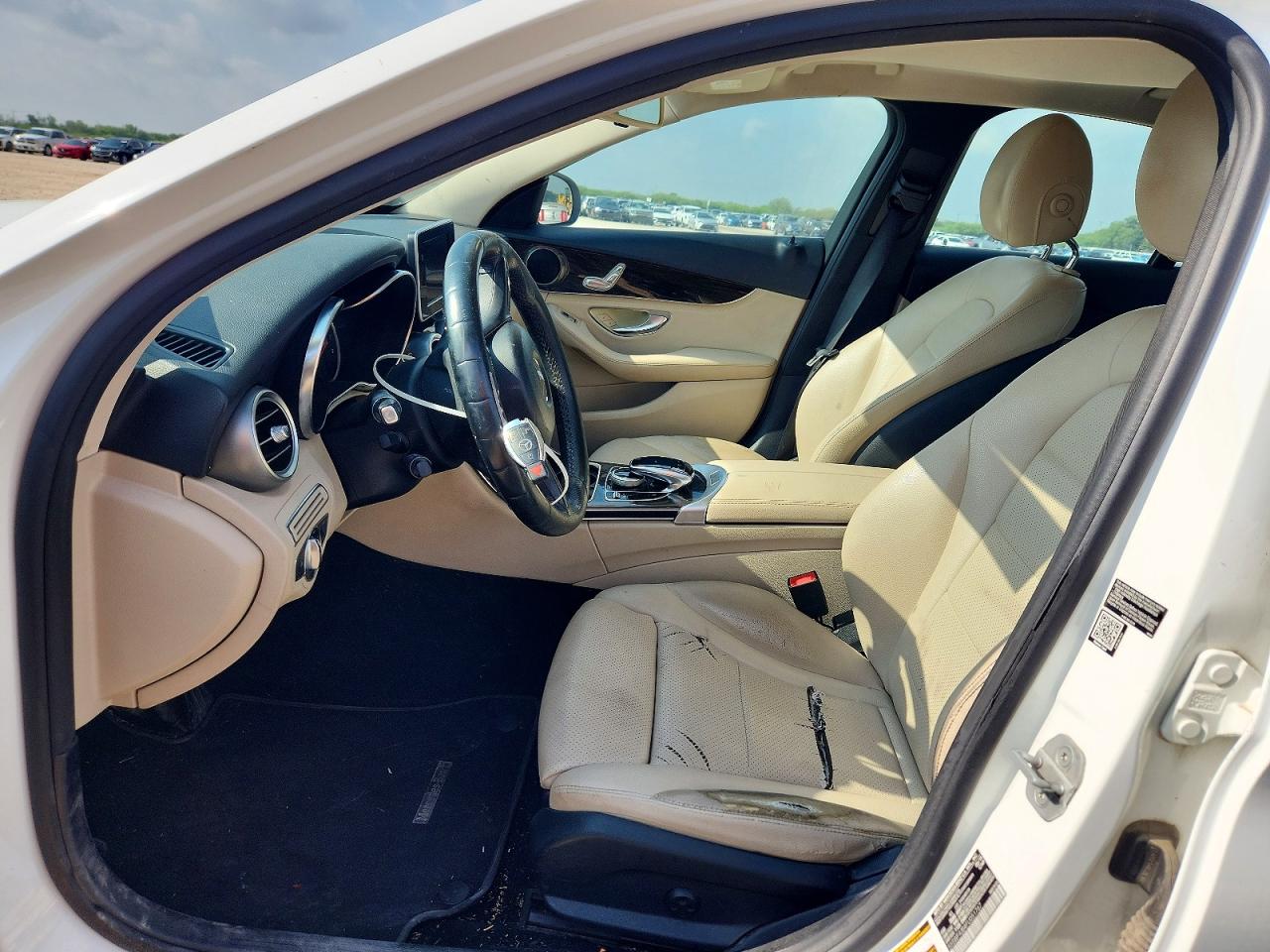 2015 Mercedes-benz C 300 White vin: 55SWF4JB4FU051767
