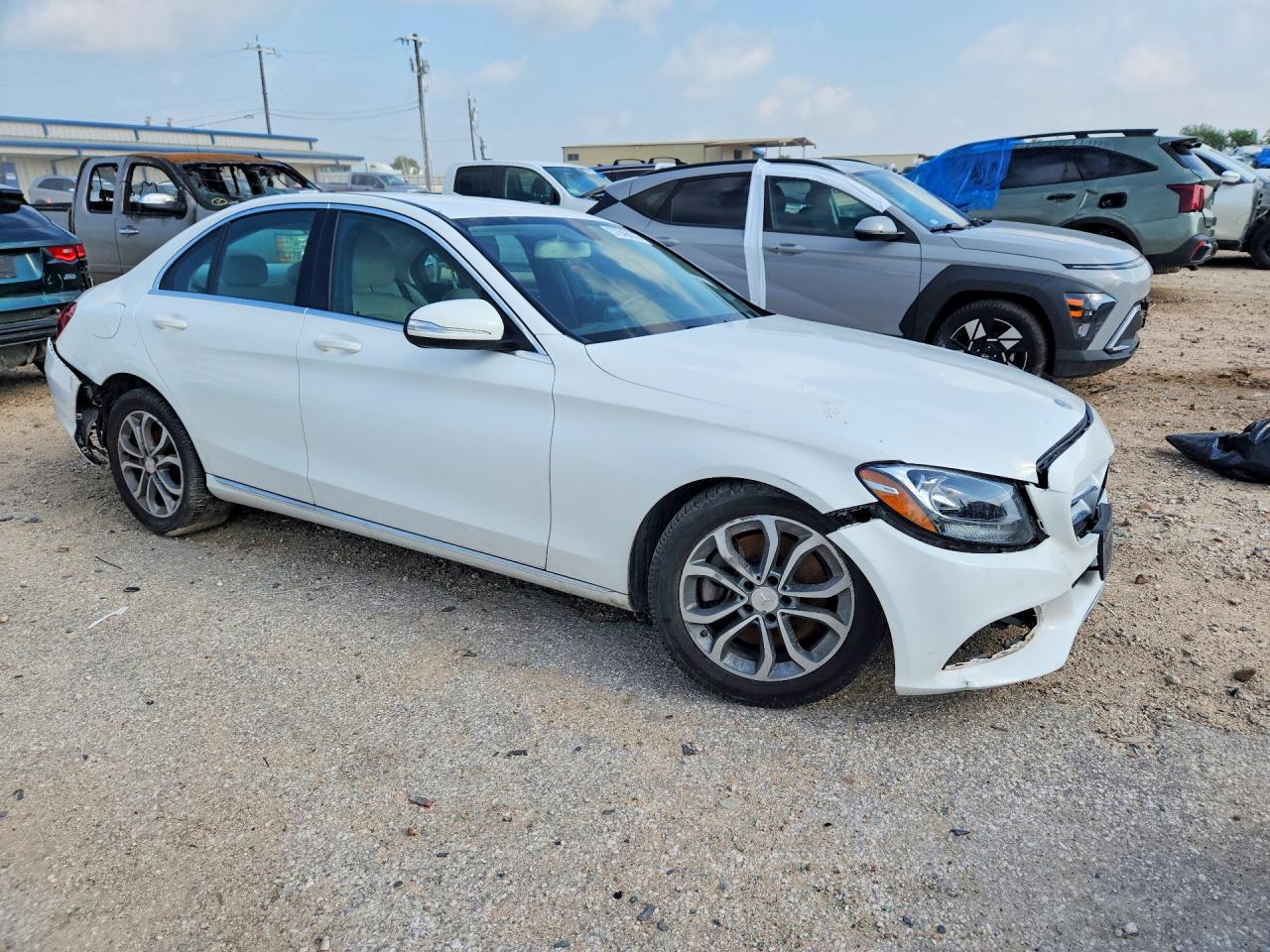 2015 Mercedes-benz C 300 White vin: 55SWF4JB4FU051767