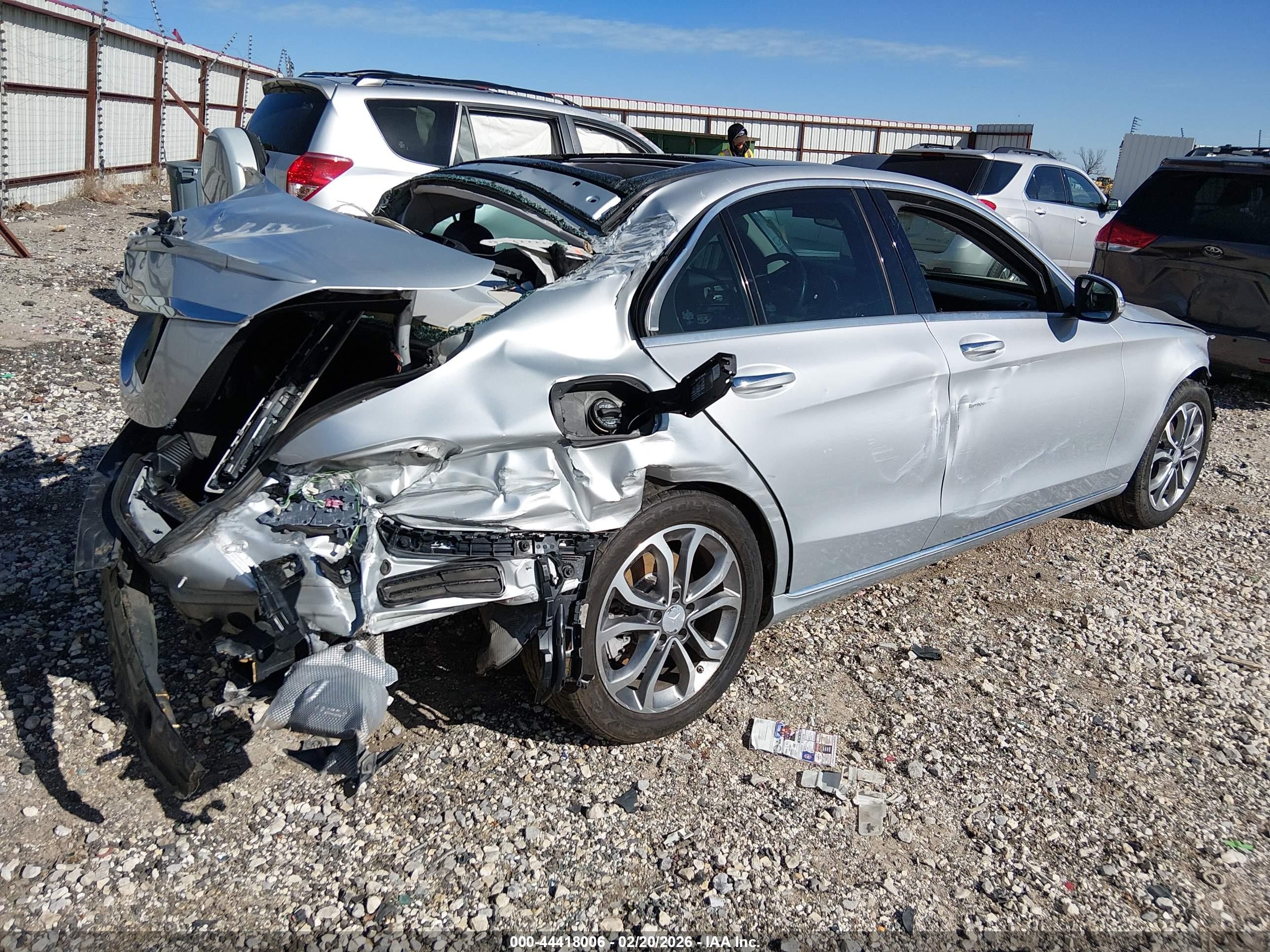 2015 Mercedes-benz C 300   Серебряный vin: 55SWF4JB4FU061635