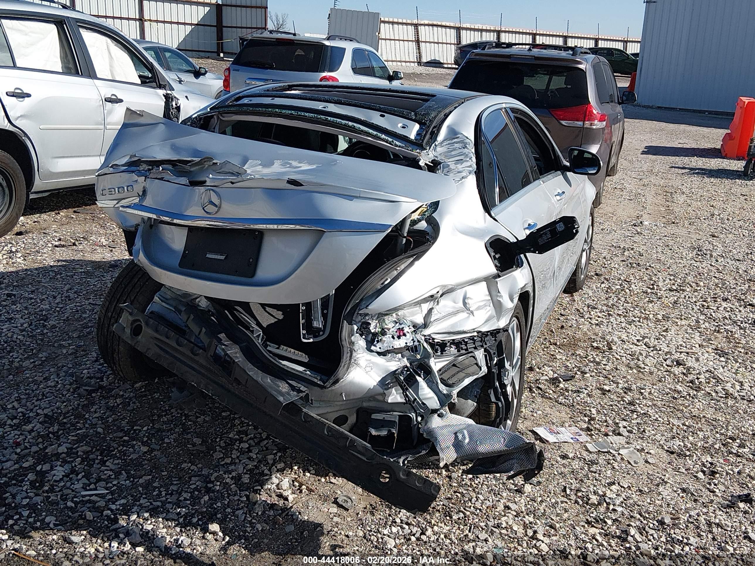 2015 Mercedes-benz C 300   Серебряный vin: 55SWF4JB4FU061635