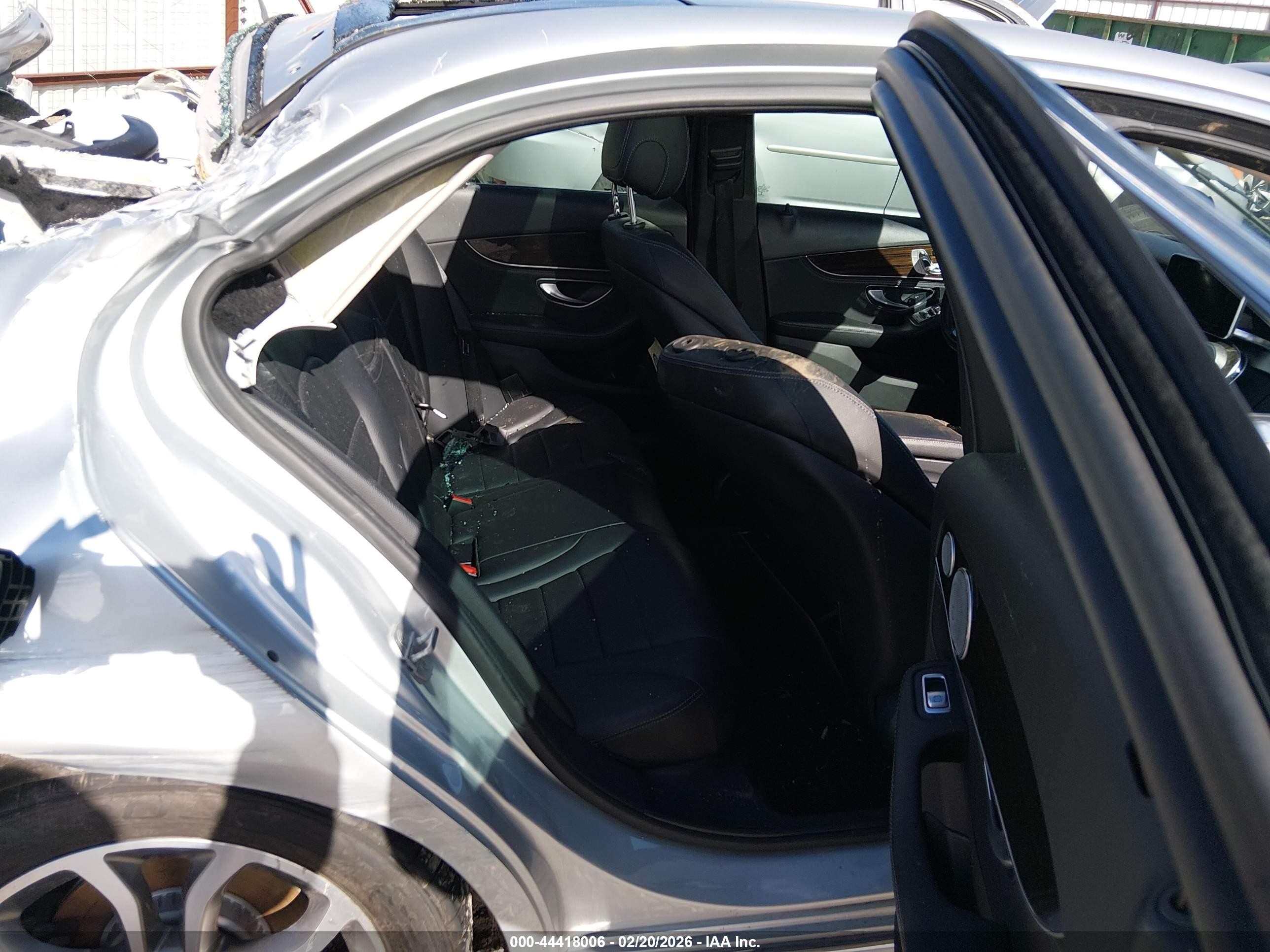 2015 Mercedes-benz C 300   Серебряный vin: 55SWF4JB4FU061635
