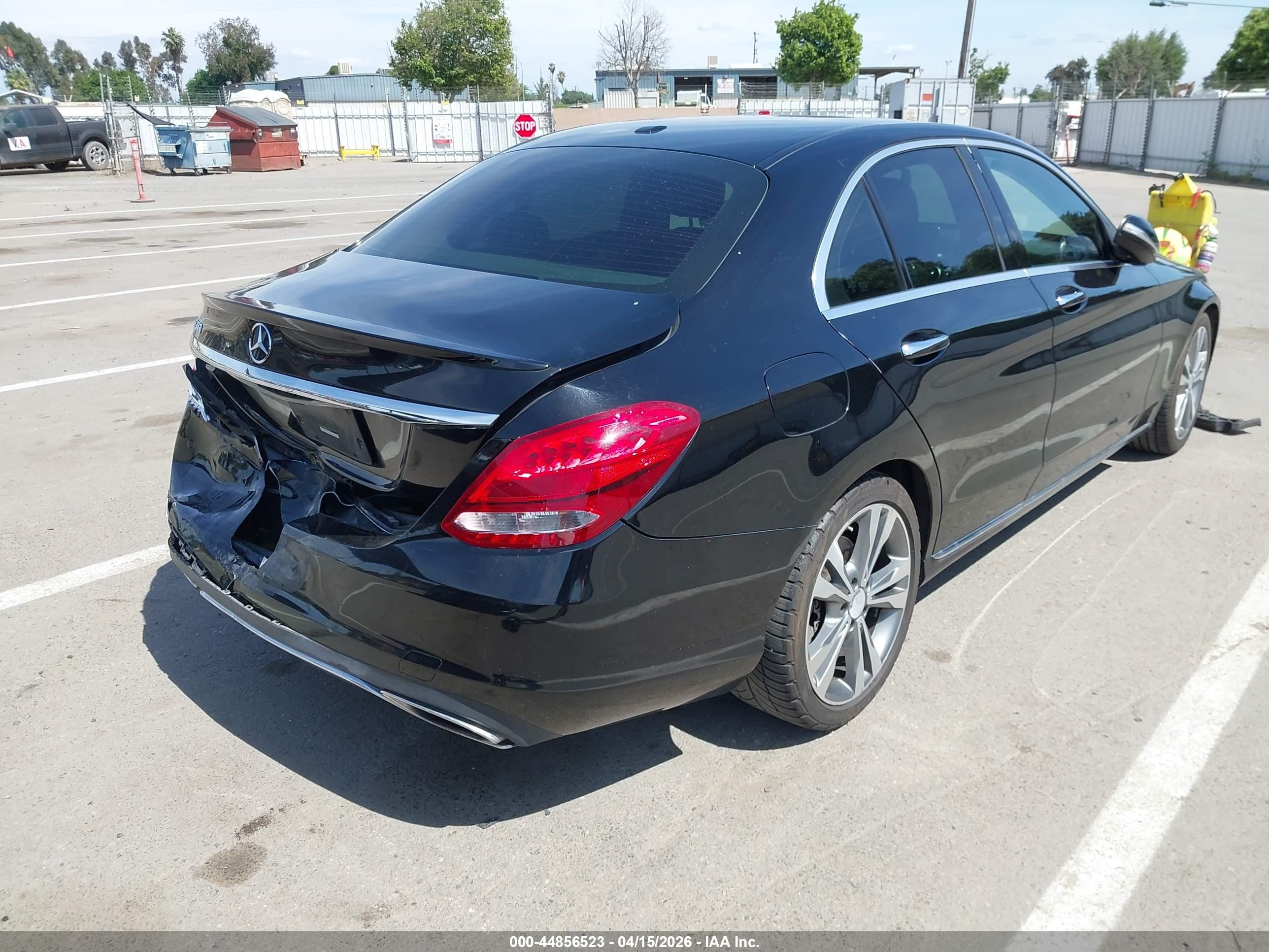 2015 Mercedes-benz C 300   Black vin: 55SWF4JB4FU071470