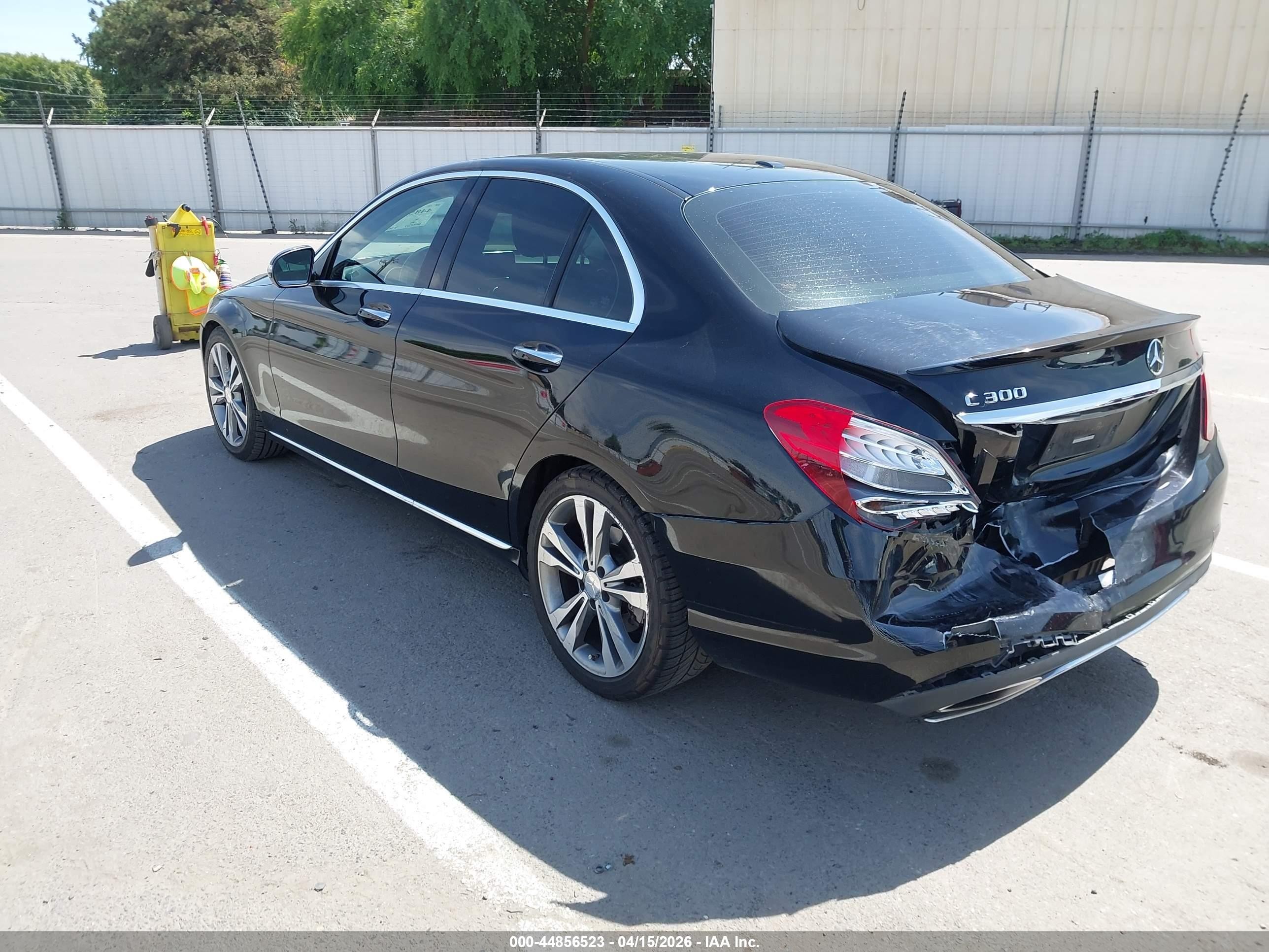 2015 Mercedes-benz C 300   Black vin: 55SWF4JB4FU071470