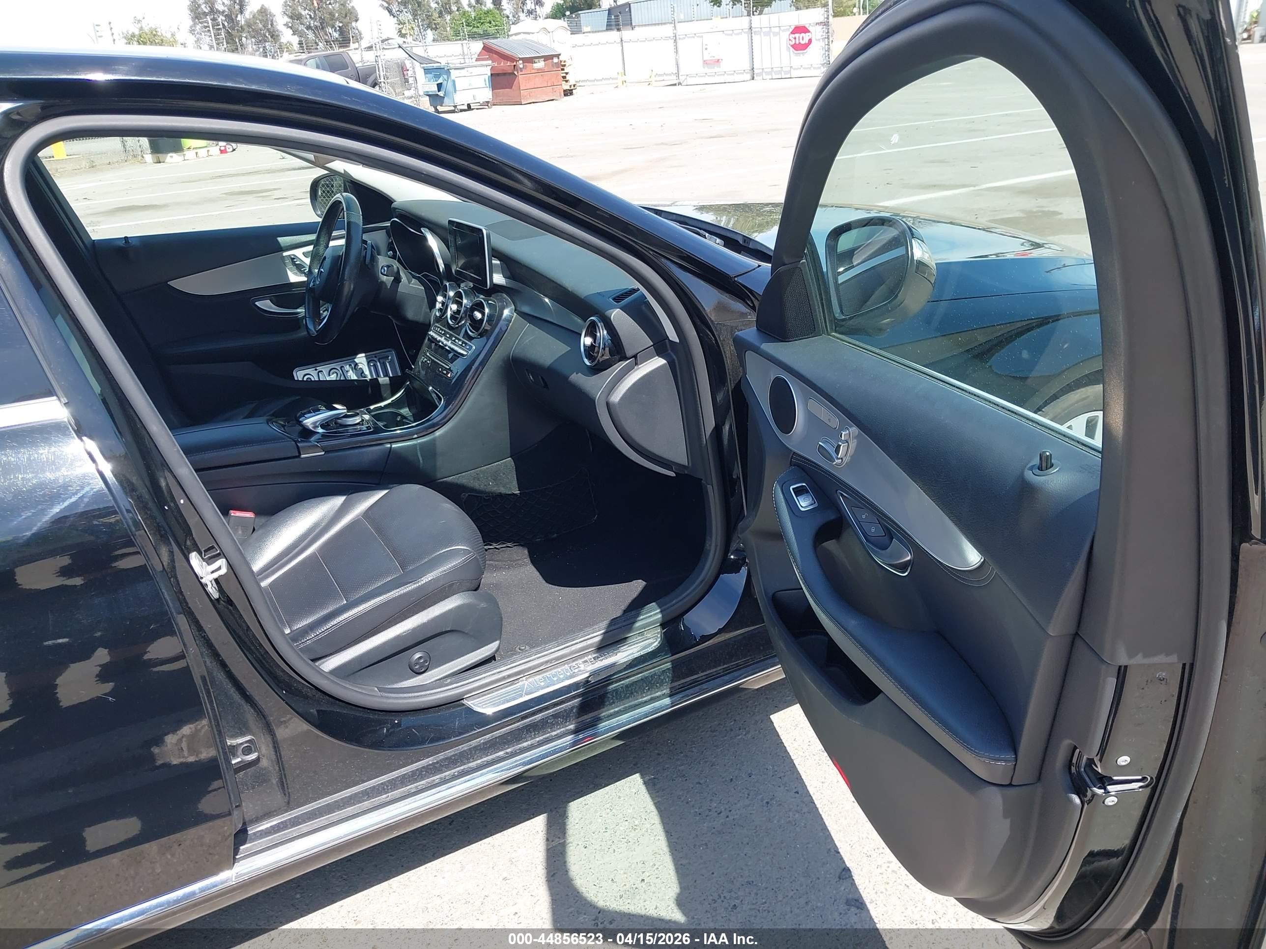 2015 Mercedes-benz C 300   Black vin: 55SWF4JB4FU071470