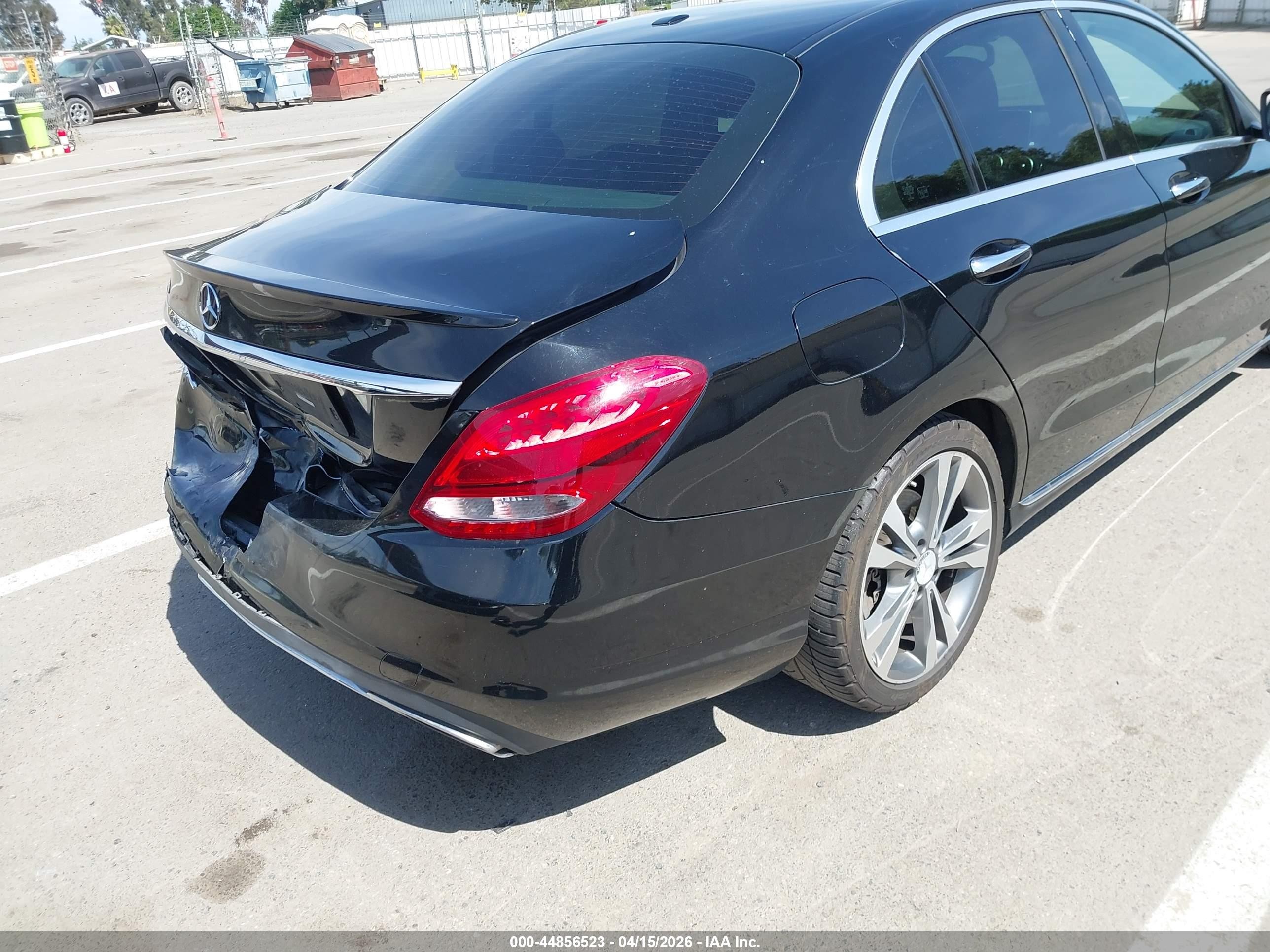 2015 Mercedes-benz C 300   Black vin: 55SWF4JB4FU071470