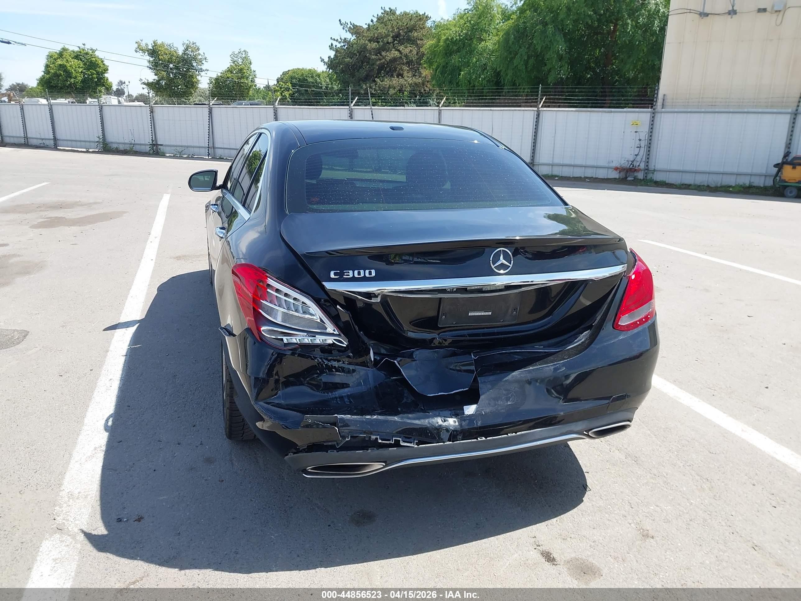 2015 Mercedes-benz C 300   Black vin: 55SWF4JB4FU071470