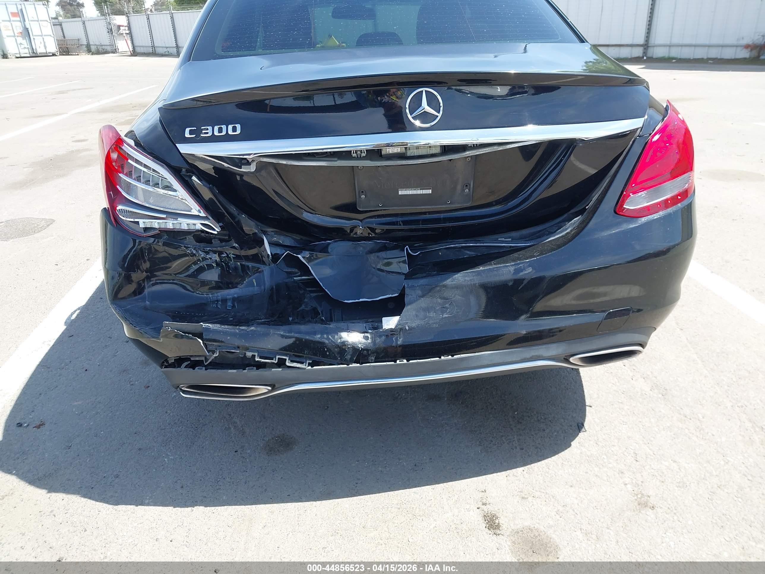 2015 Mercedes-benz C 300   Black vin: 55SWF4JB4FU071470
