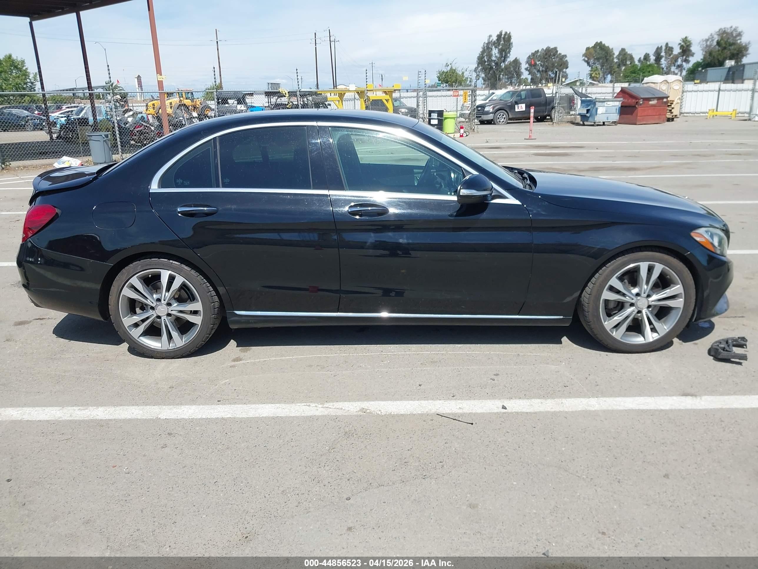 2015 Mercedes-benz C 300   Black vin: 55SWF4JB4FU071470