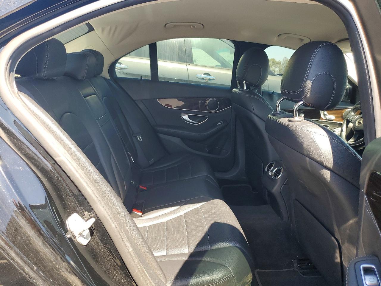 2015 Mercedes-benz C 300 Черный vin: 55SWF4JB4FU072716