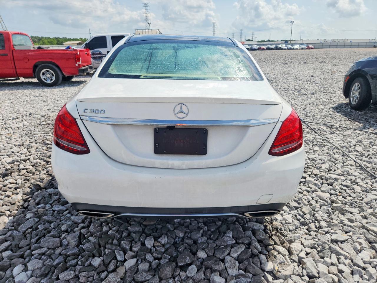 2015 Mercedes-benz C 300 White vin: 55SWF4JB4FU081433