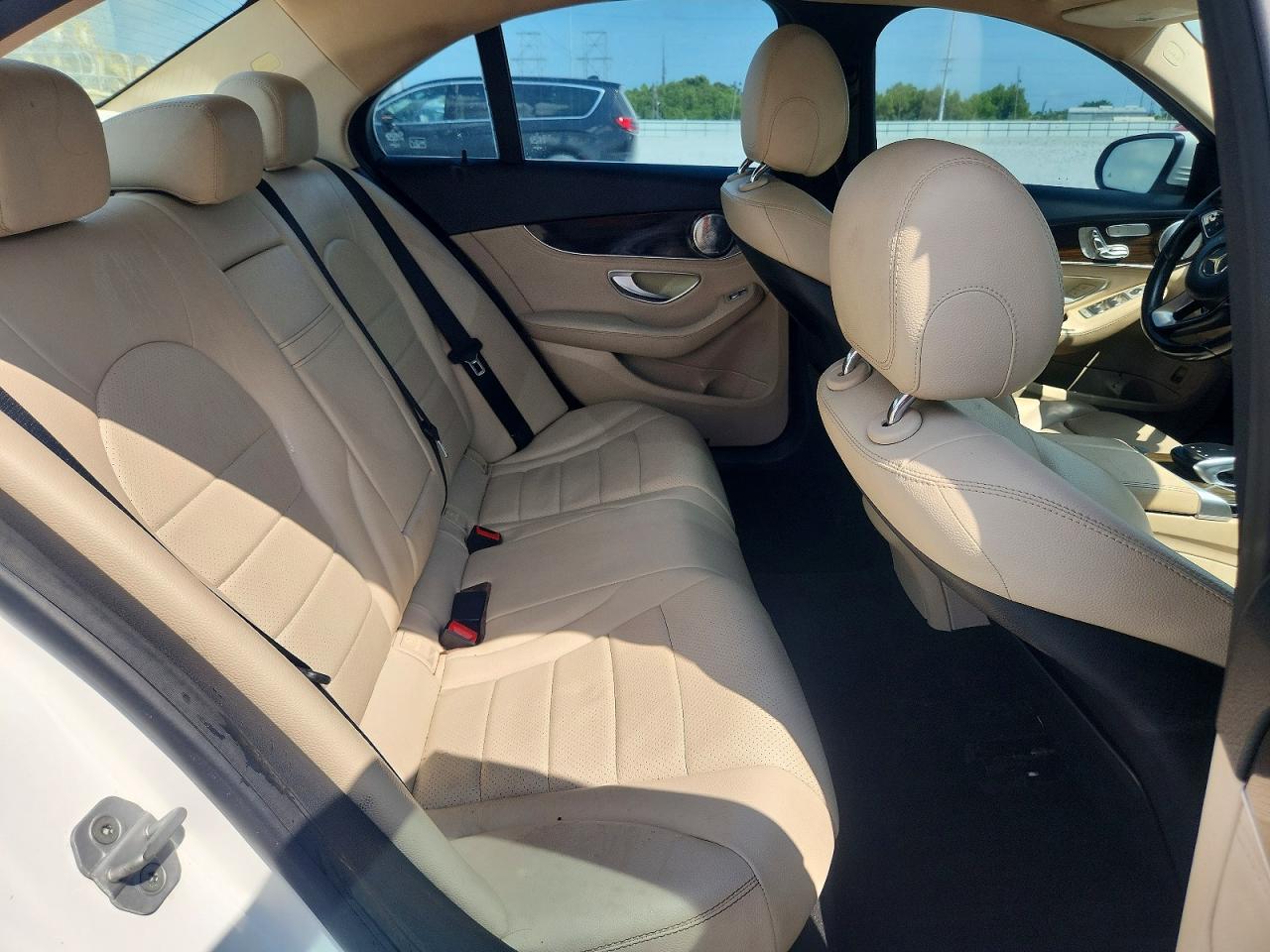 2015 Mercedes-benz C 300 White vin: 55SWF4JB4FU081433