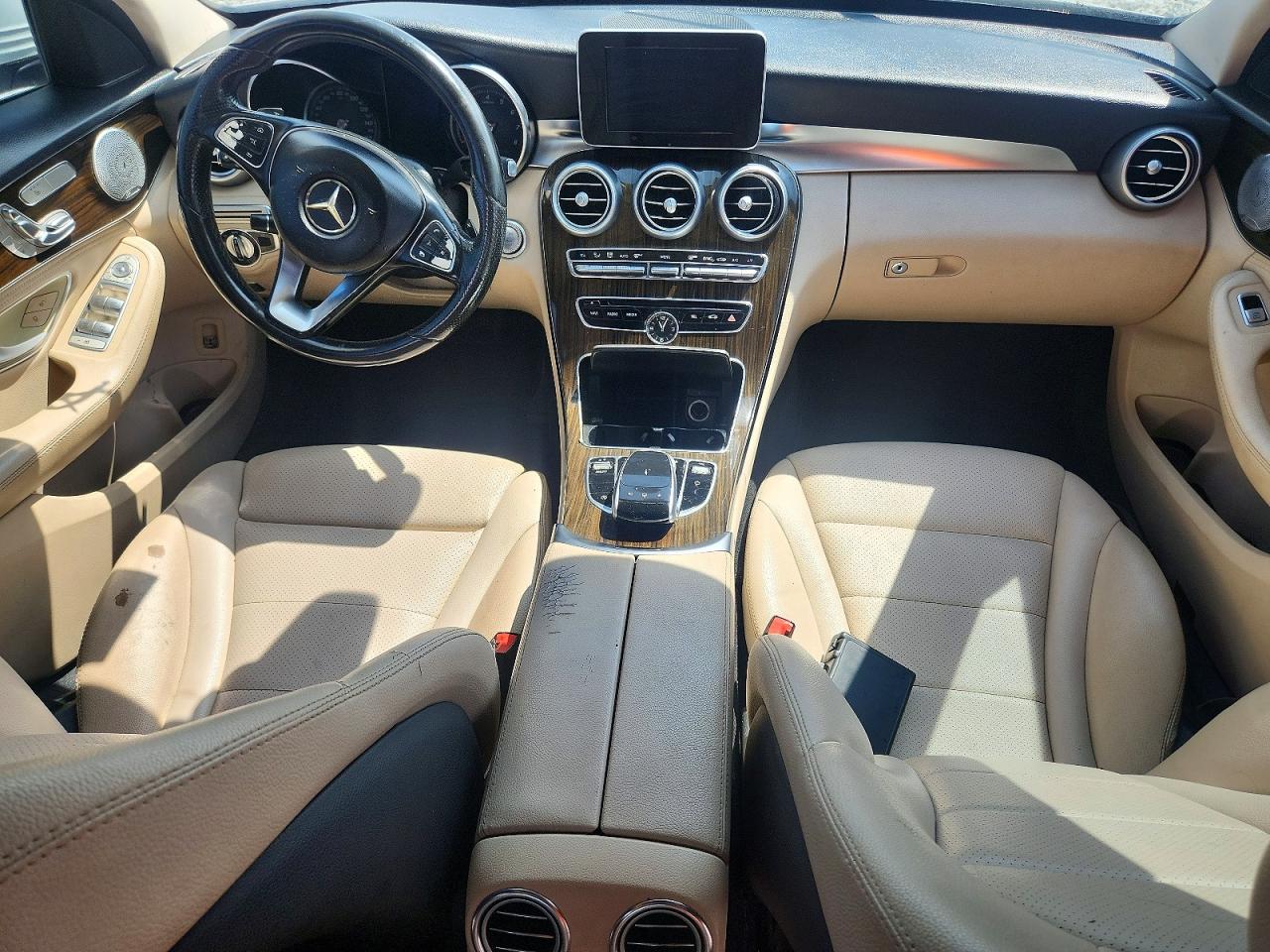 2015 Mercedes-benz C 300 White vin: 55SWF4JB4FU081433