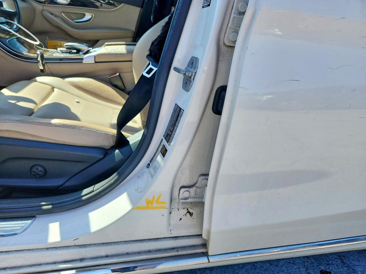 2015 Mercedes-benz C 300 White vin: 55SWF4JB4FU081433