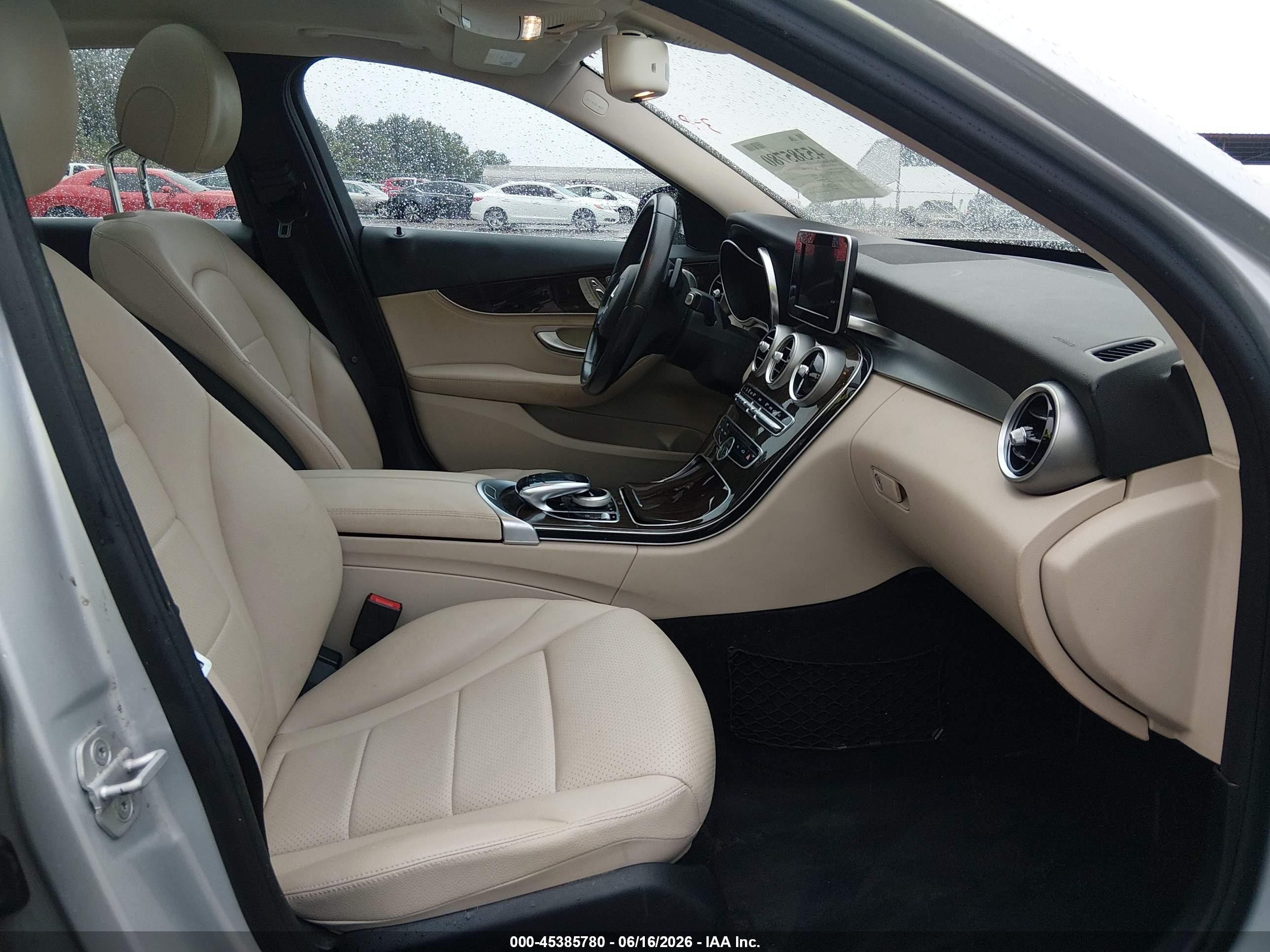 2015 Mercedes-benz C 300   Silver vin: 55SWF4JB4FU089144