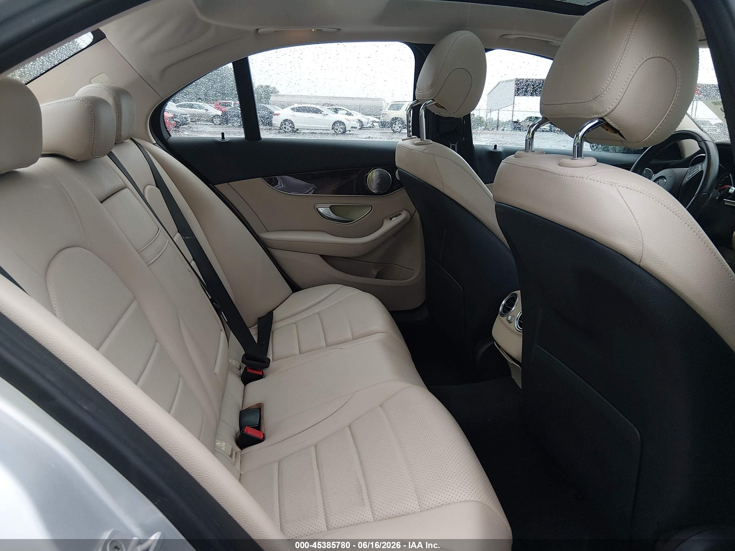 2015 Mercedes-benz C 300   Silver vin: 55SWF4JB4FU089144