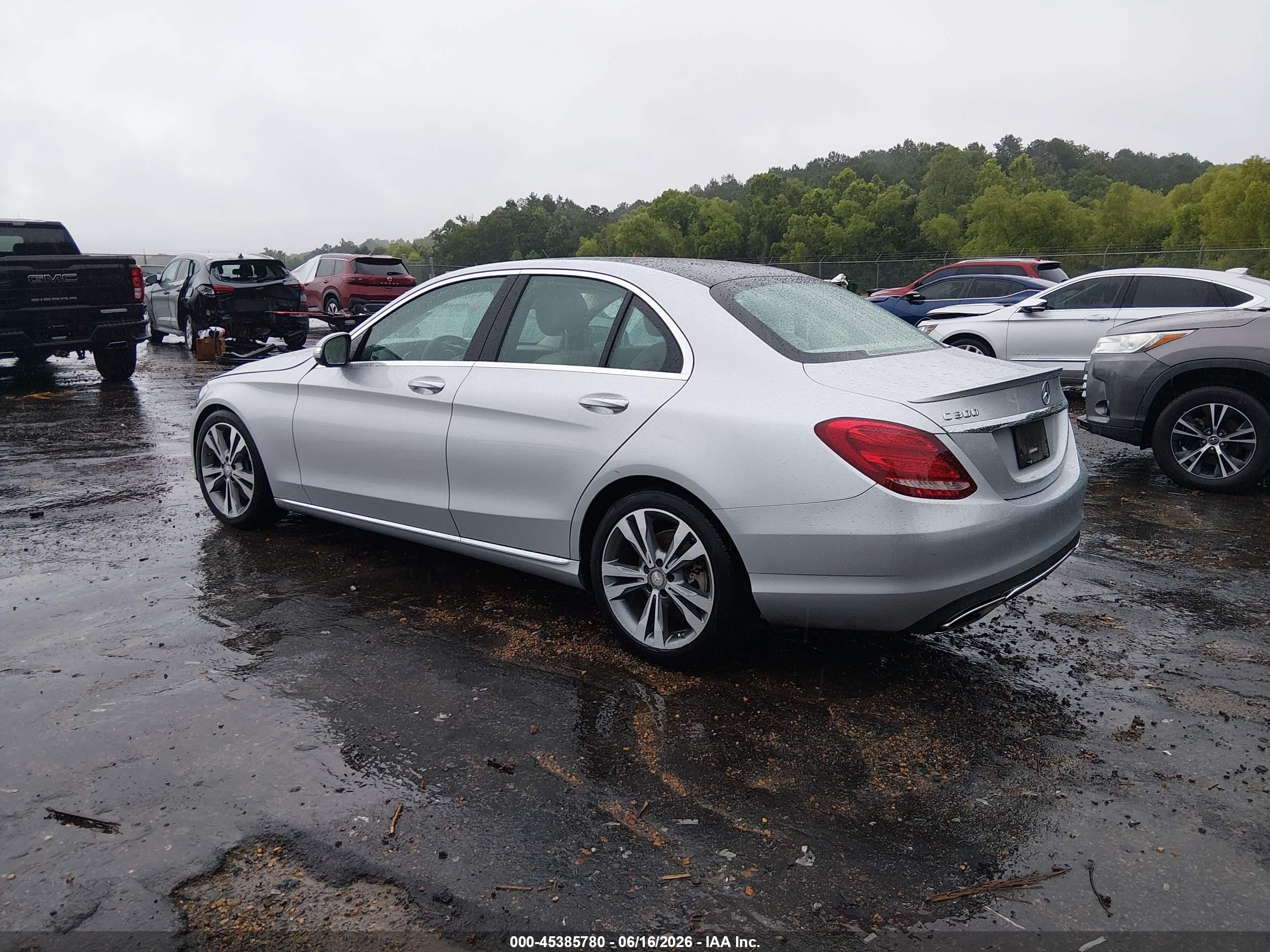 2015 Mercedes-benz C 300   Silver vin: 55SWF4JB4FU089144