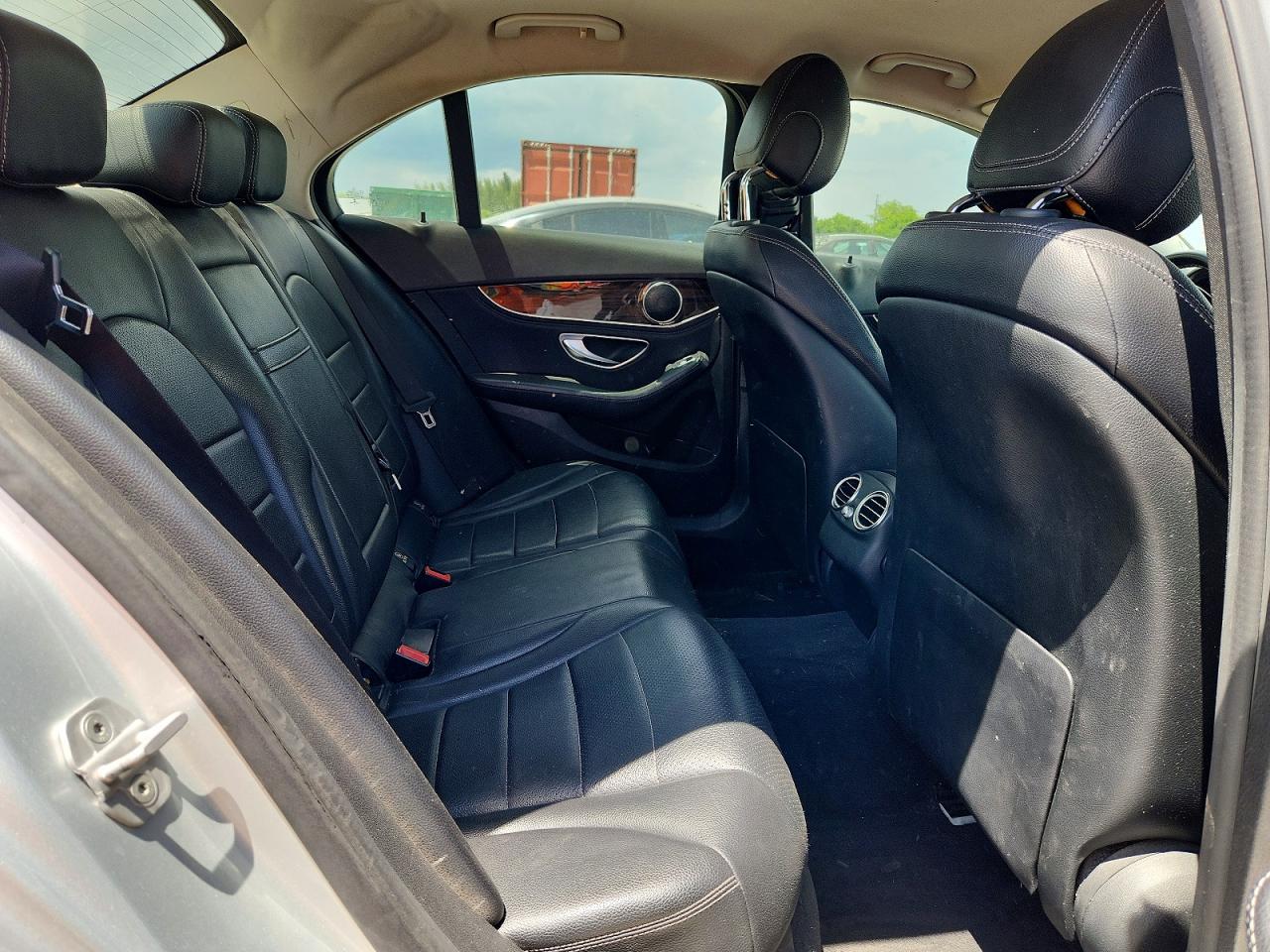 2015 Mercedes-benz C 300 Silver vin: 55SWF4JB4FU094148