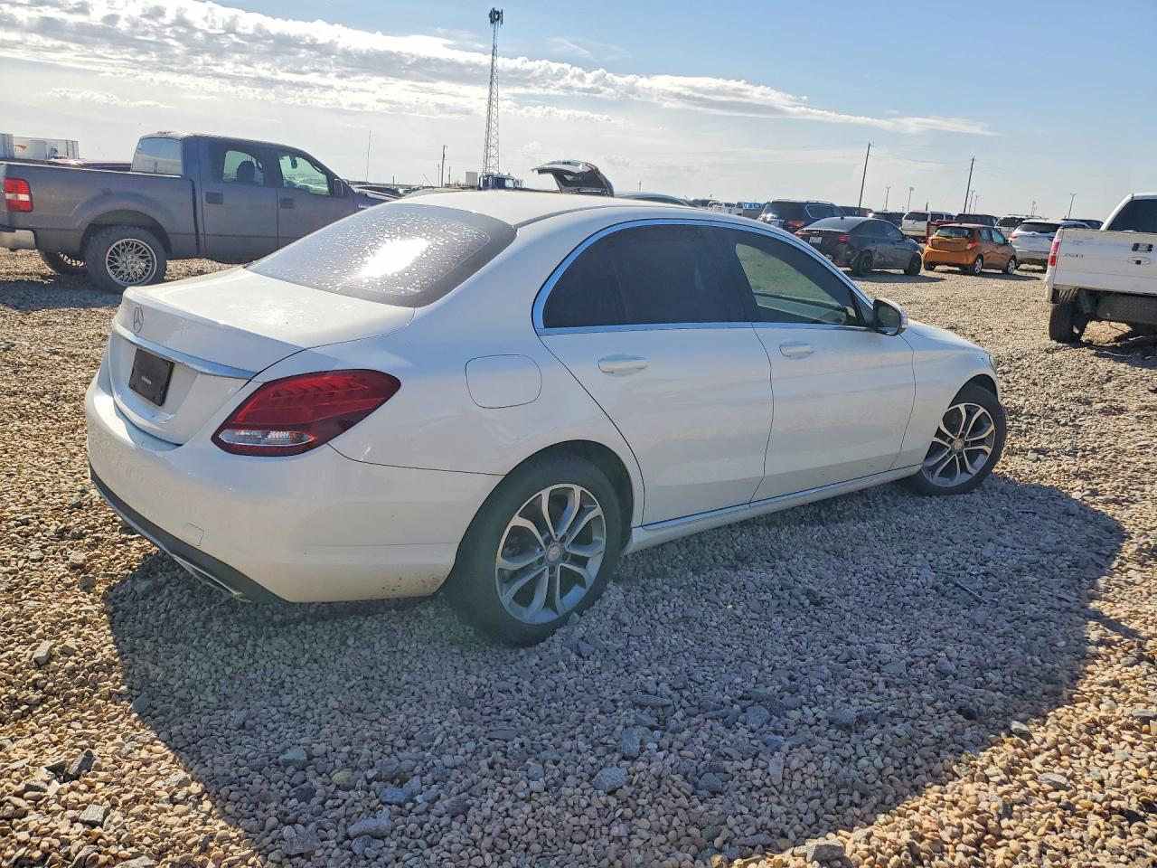 2015 Mercedes-benz C 300 Белый vin: 55SWF4JB5FU049669