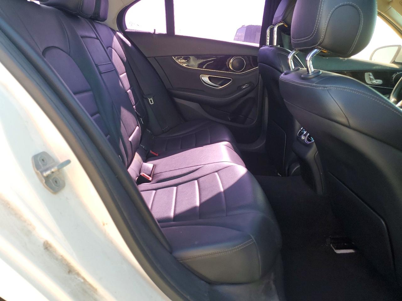 2015 Mercedes-benz C 300 Белый vin: 55SWF4JB5FU049669