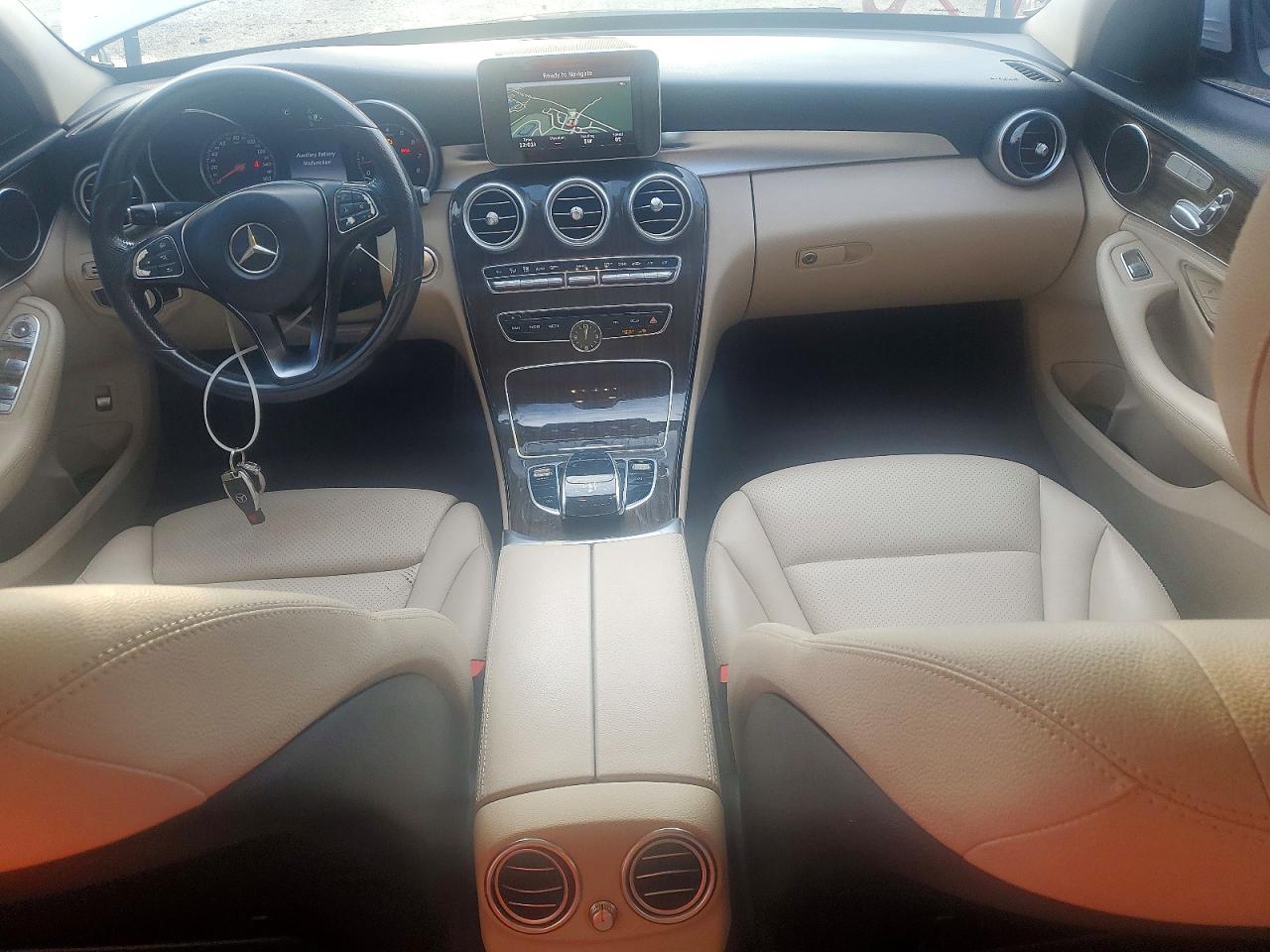 2015 Mercedes-benz C 300 White vin: 55SWF4JB5FU050501