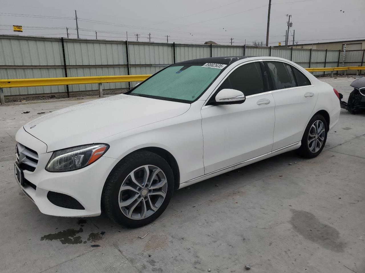 2015 Mercedes-benz C 300 White vin: 55SWF4JB5FU053379
