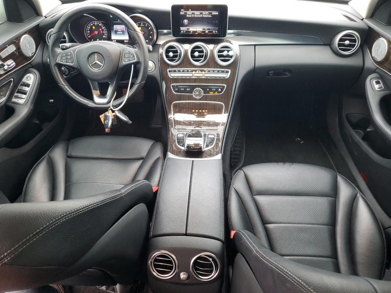 2015 Mercedes-benz C 300 White vin: 55SWF4JB5FU053379