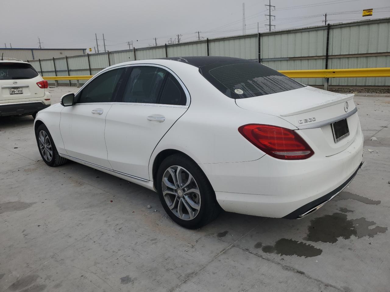 2015 Mercedes-benz C 300 White vin: 55SWF4JB5FU053379