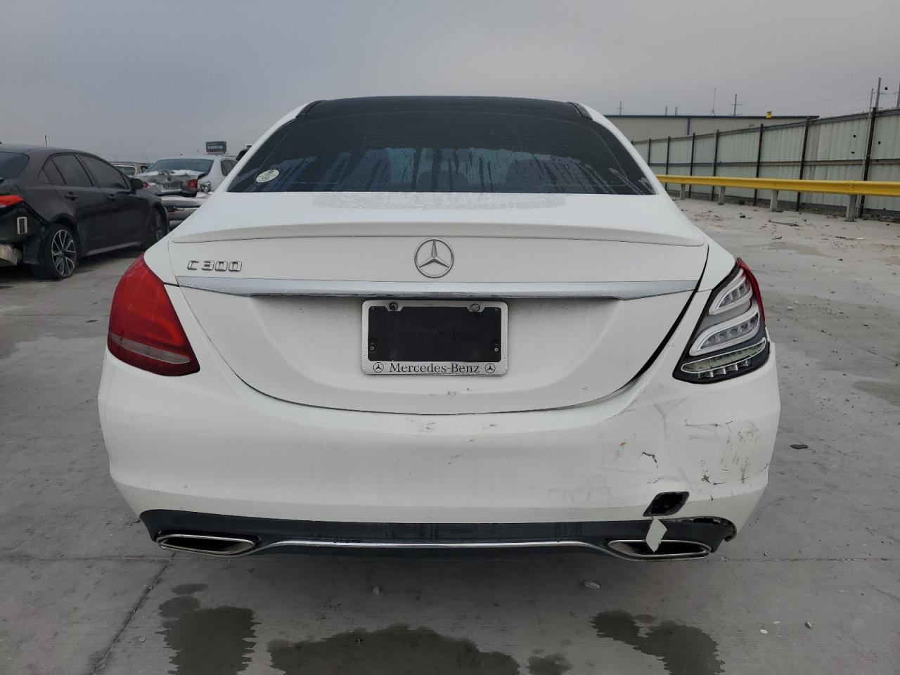 2015 Mercedes-benz C 300 White vin: 55SWF4JB5FU053379